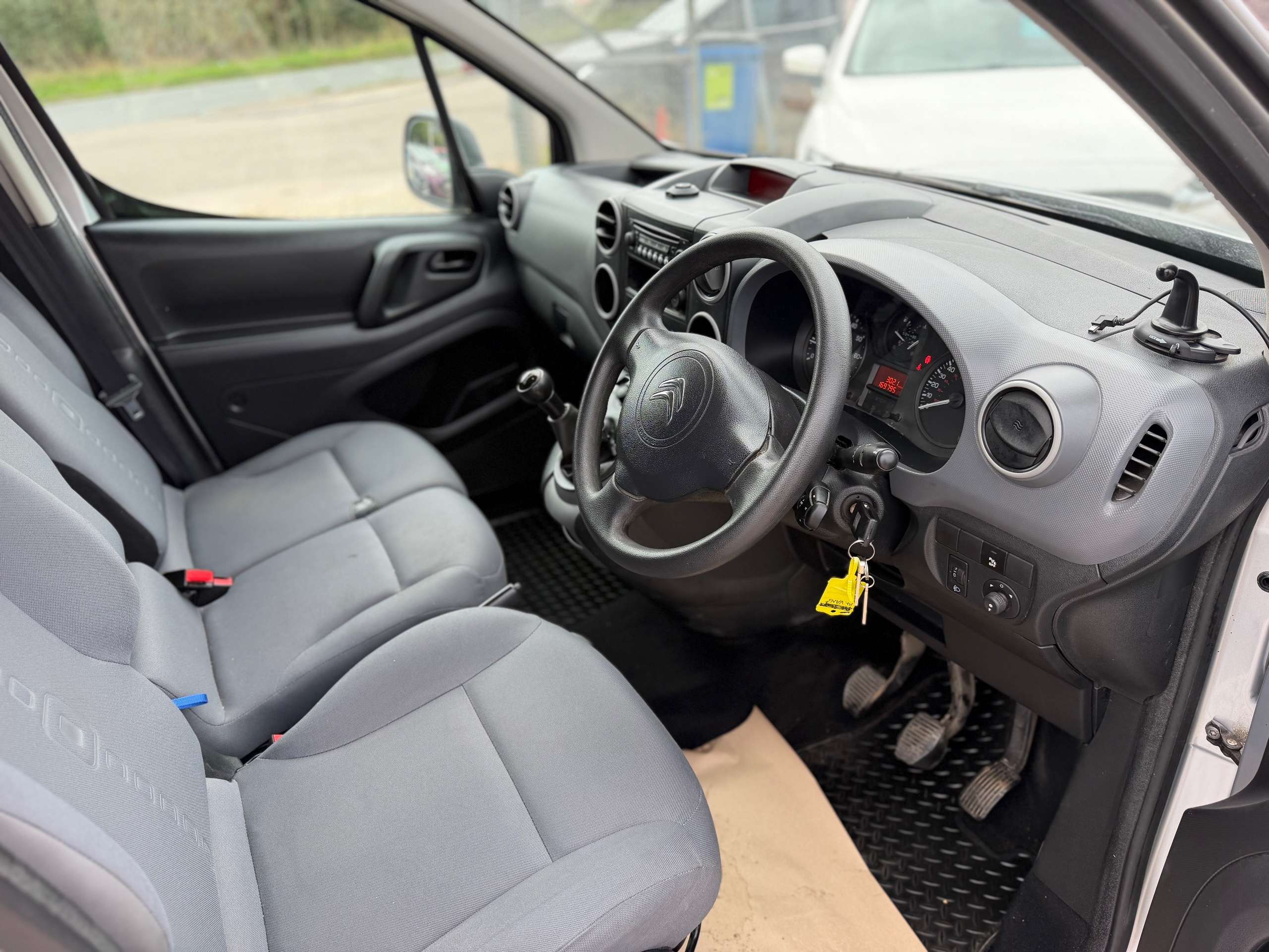 A 2013 CITROEN BERLINGO 1.6 HDi 625 Enterprise Panel Van 5dr Diesel Manual L1 (Euro 5) (133 g/km, 75 bhp) A 2013 CITROEN BERLINGO 1.6 HDi 625 Enterprise Panel Van 5dr Diesel Manual L1 (Euro 5) (133 g/km, 75 bhp)