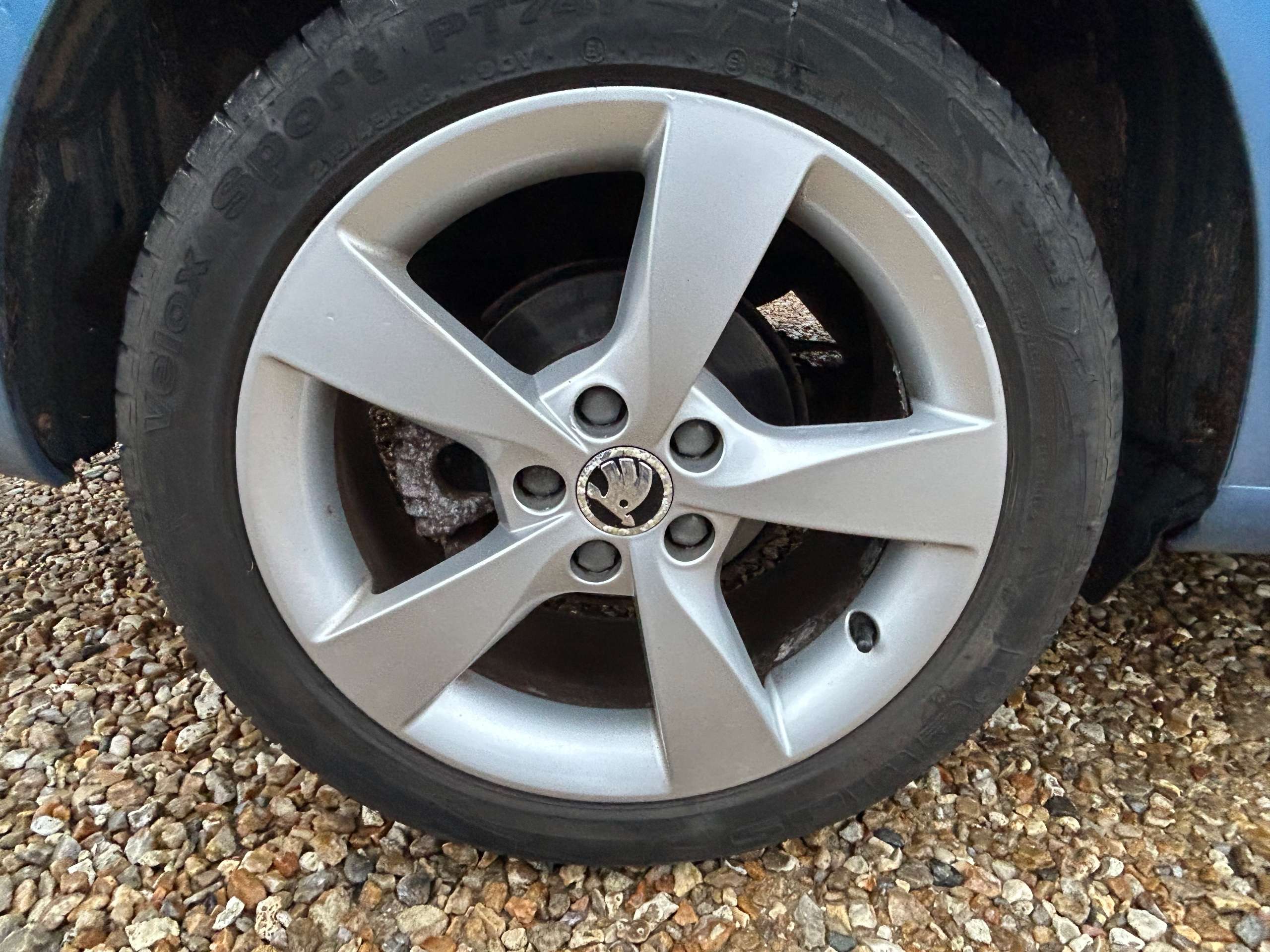 A 2013 SKODA RAPID 1.6 TDI Elegance Hatchback 5dr Diesel Manual Euro 5 (105 ps) A 2013 SKODA RAPID 1.6 TDI Elegance Hatchback 5dr Diesel Manual Euro 5 (105 ps)