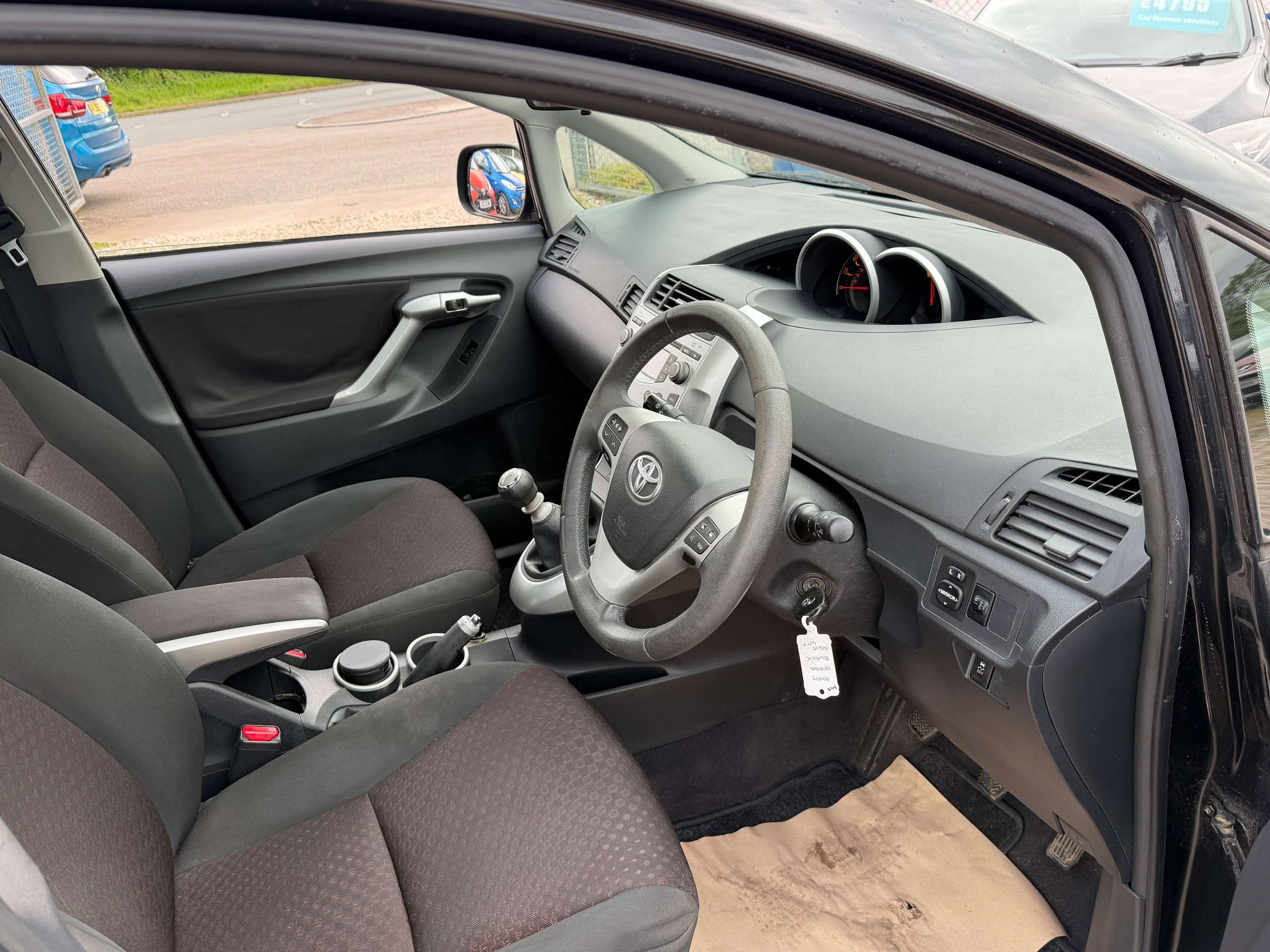 A 2010 TOYOTA VERSO 1.6 V-Matic TR MPV 5dr Petrol Manual Euro 4 (132 ps) A 2010 TOYOTA VERSO 1.6 V-Matic TR MPV 5dr Petrol Manual Euro 4 (132 ps)
