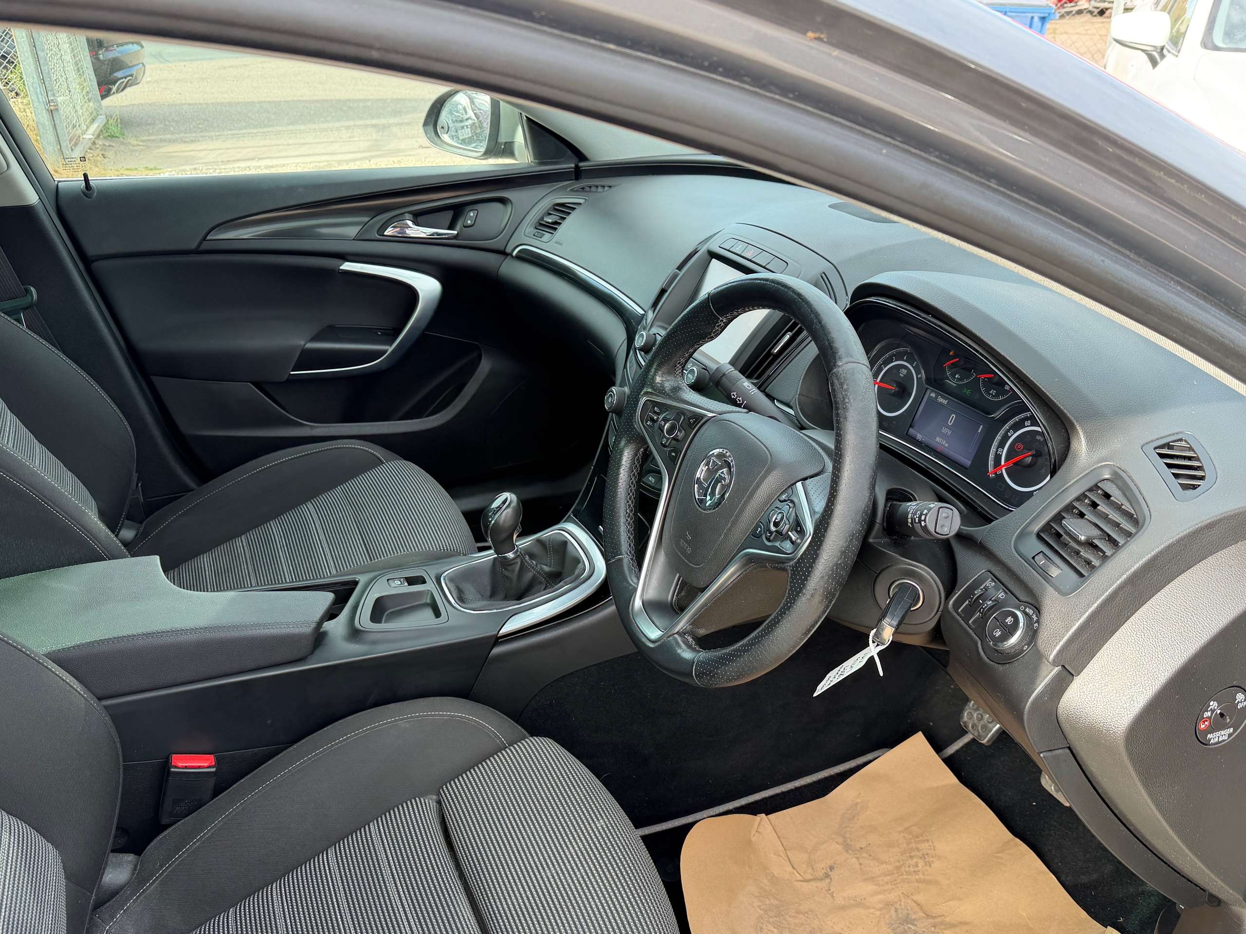 A 2016 VAUXHALL INSIGNIA 1.6 CDTi SRi Nav Hatchback 5dr Diesel Manual Euro 6 (s/s) (136 ps) A 2016 VAUXHALL INSIGNIA 1.6 CDTi SRi Nav Hatchback 5dr Diesel Manual Euro 6 (s/s) (136 ps)