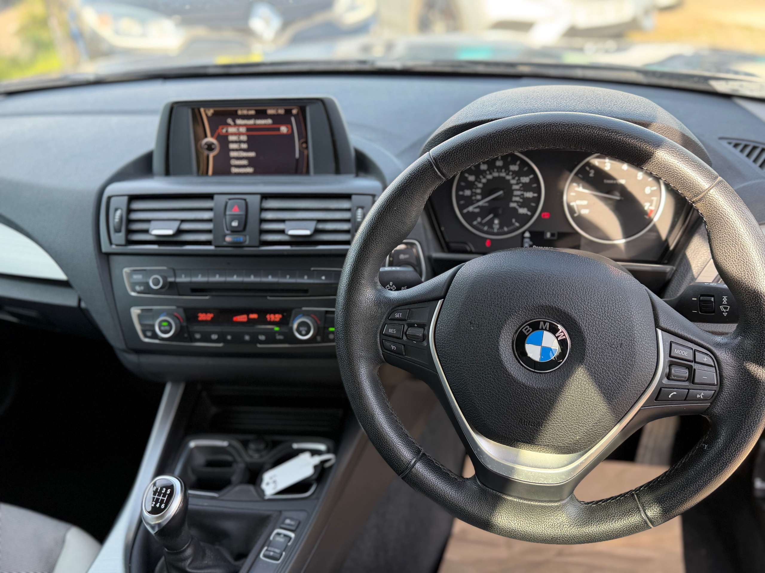 A 2012 BMW 1 SERIES 1.6 118i Urban Hatchback 5dr Petrol Manual Euro 5 (s/s) (170 ps) A 2012 BMW 1 SERIES 1.6 118i Urban Hatchback 5dr Petrol Manual Euro 5 (s/s) (170 ps)