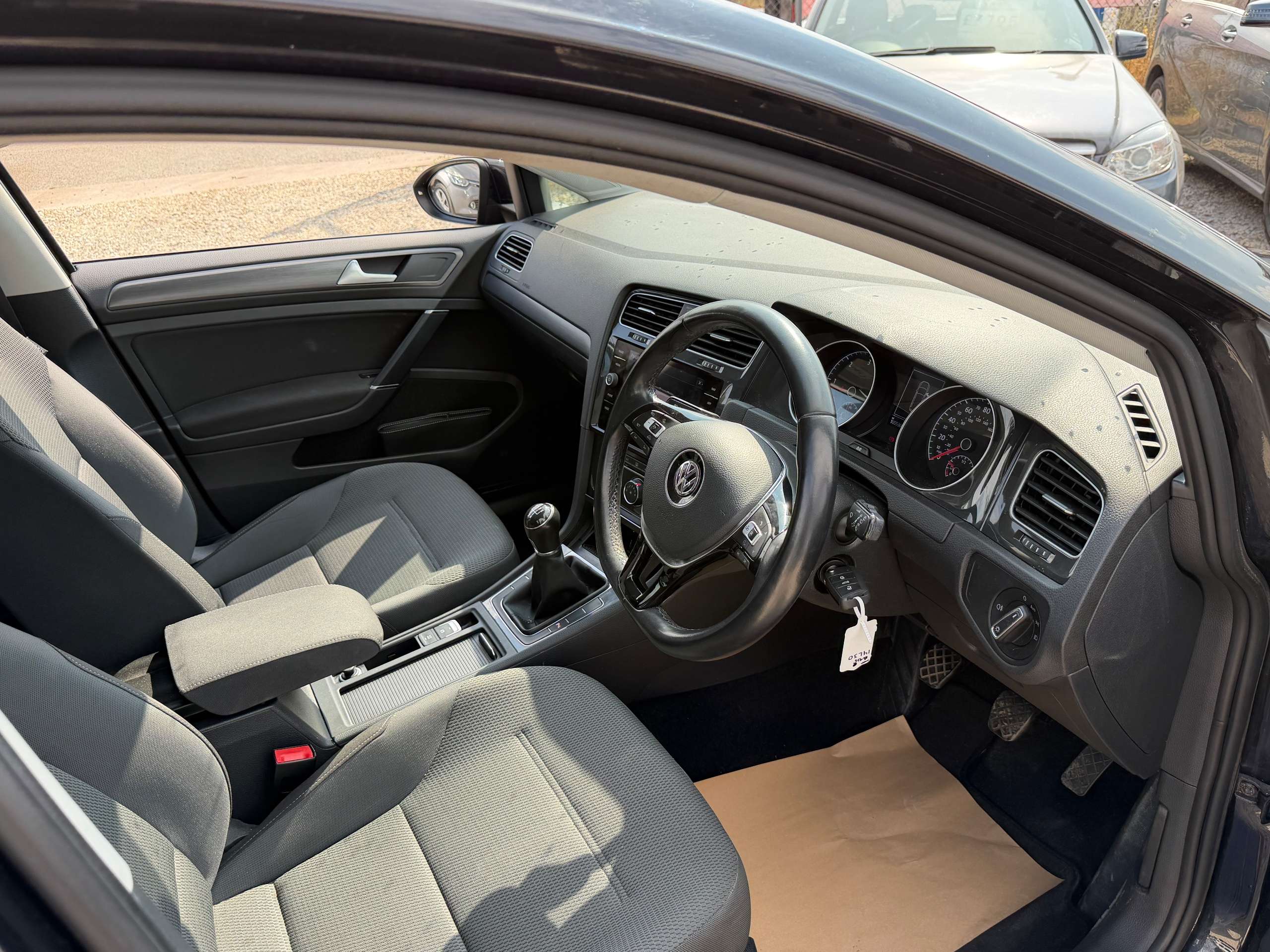 A 2018 VOLKSWAGEN GOLF 1.6 TDI SE Nav Estate 5dr Diesel Manual Euro 6 (s/s) (115 ps) A 2018 VOLKSWAGEN GOLF 1.6 TDI SE Nav Estate 5dr Diesel Manual Euro 6 (s/s) (115 ps)