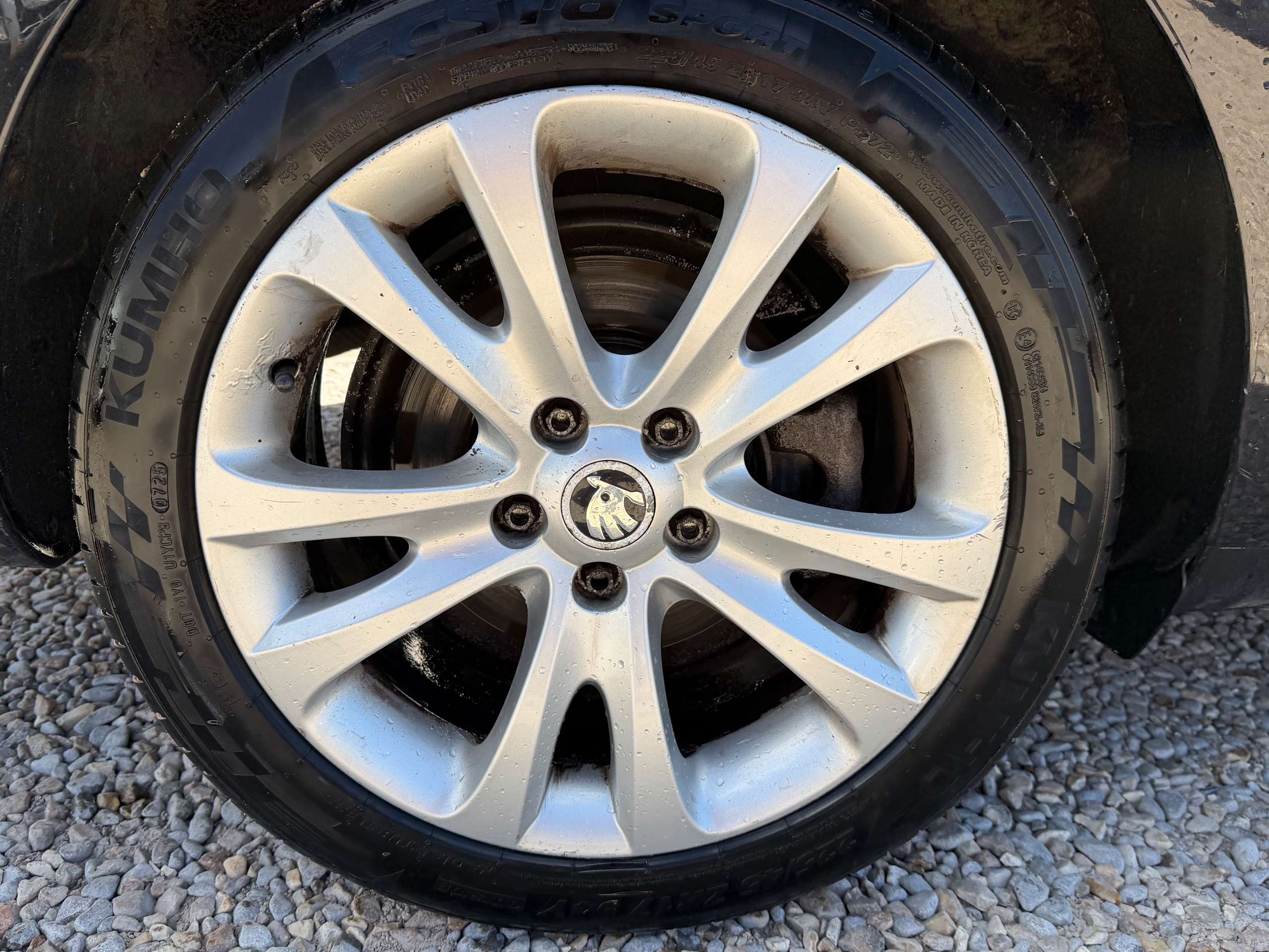 A 2015 SKODA SUPERB 2.0 TDI SE Business Estate 5dr Diesel Manual Euro 5 (s/s) (Leather) (140 ps) A 2015 SKODA SUPERB 2.0 TDI SE Business Estate 5dr Diesel Manual Euro 5 (s/s) (Leather) (140 ps)