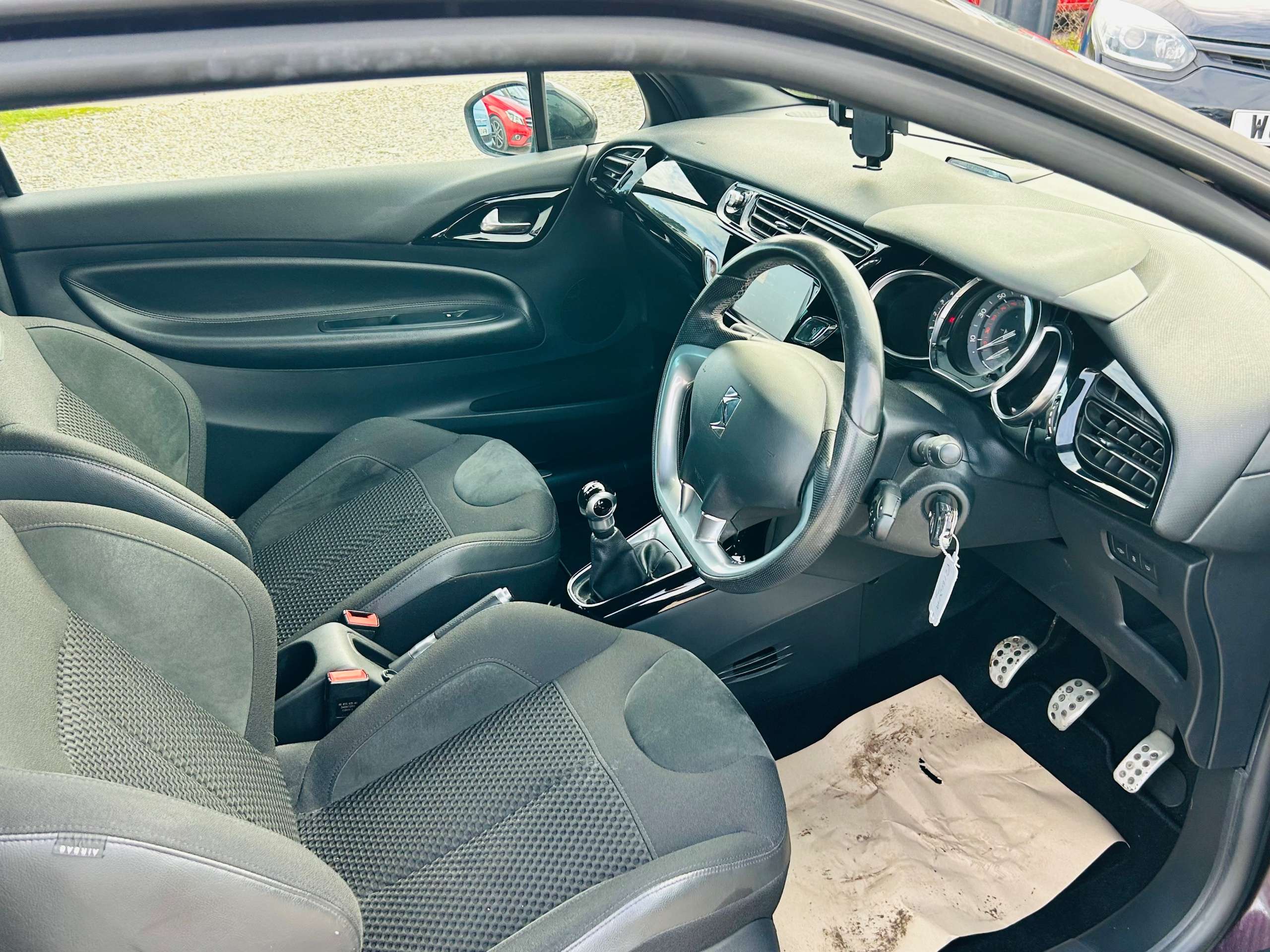 A 2016 DS DS 3 1.6 BlueHDi Prestige Hatchback 3dr Diesel Manual Euro 6 (s/s) (100 ps) A 2016 DS DS 3 1.6 BlueHDi Prestige Hatchback 3dr Diesel Manual Euro 6 (s/s) (100 ps)