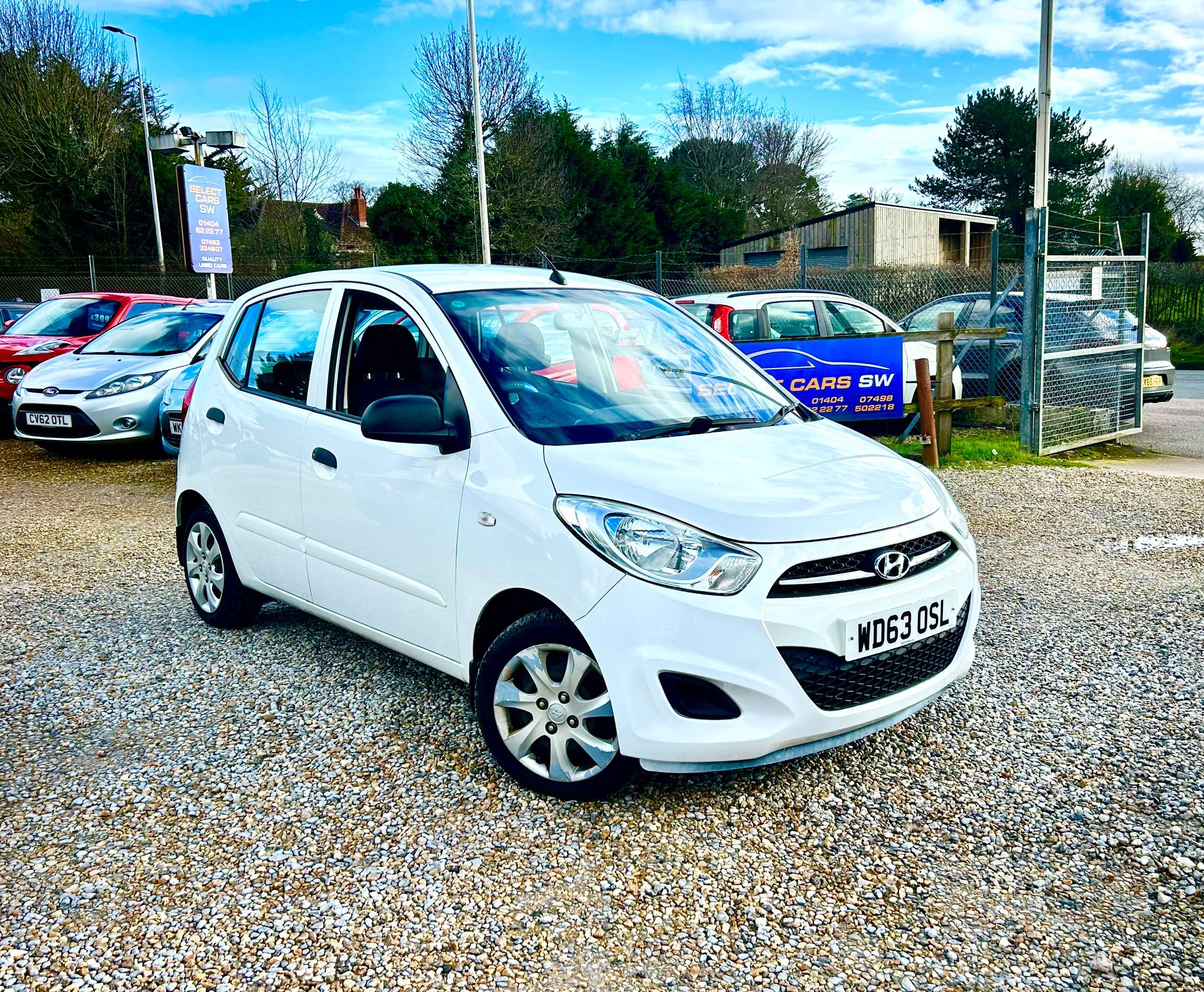 A 2013 HYUNDAI I10 1.2 Classic Hatchback 5dr Petrol Manual Euro 5 (85 bhp) A 2013 HYUNDAI I10 1.2 Classic Hatchback 5dr Petrol Manual Euro 5 (85 bhp)