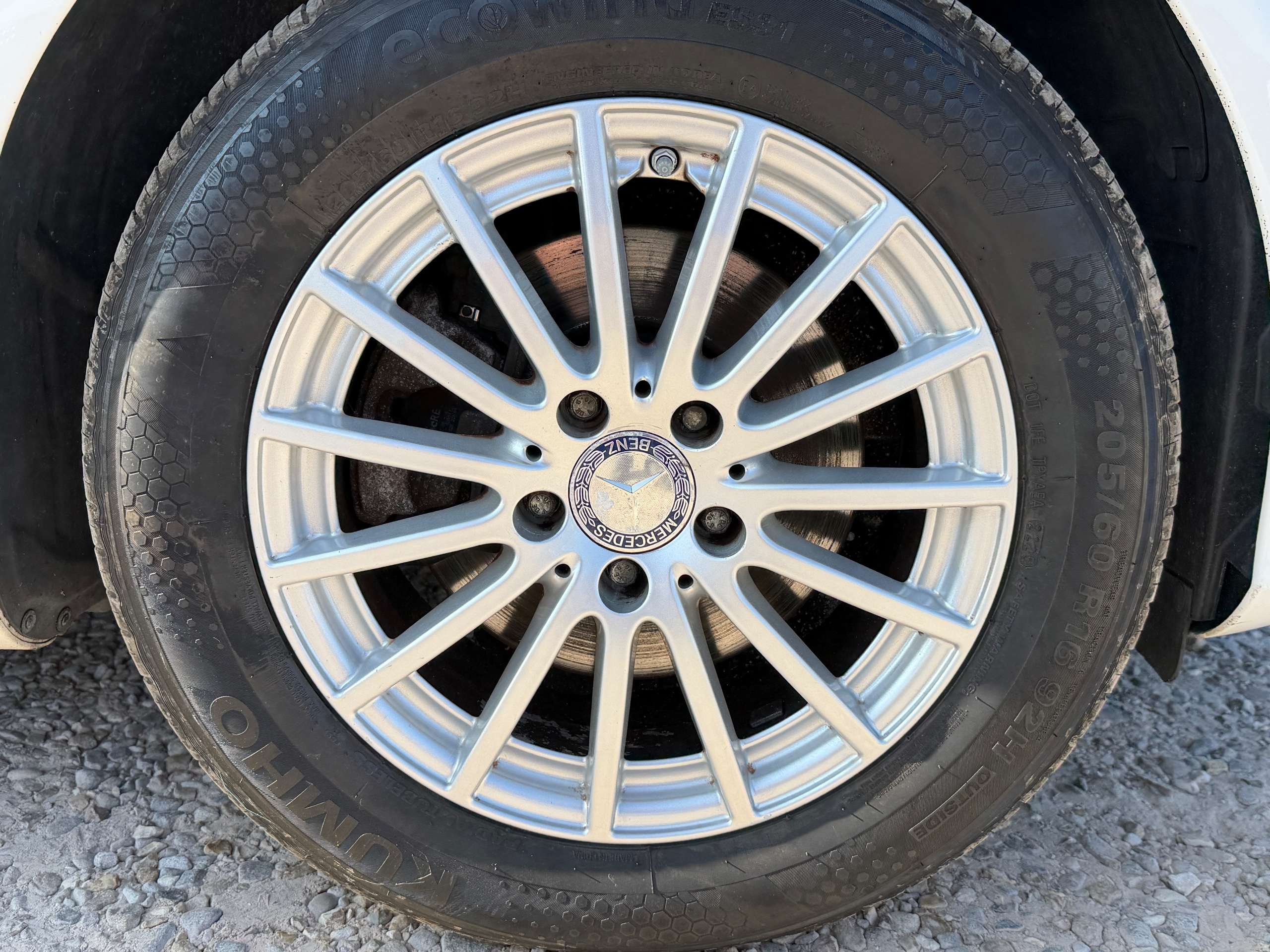 A 2015 MERCEDES-BENZ C CLASS 2.1 C220 BlueTEC SE Estate 5dr Diesel Manual Euro 6 (s/s) (170 ps) A 2015 MERCEDES-BENZ C CLASS 2.1 C220 BlueTEC SE Estate 5dr Diesel Manual Euro 6 (s/s) (170 ps)