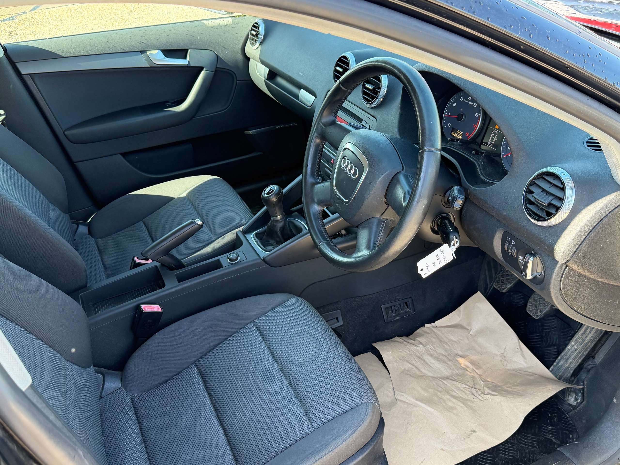 A 2010 AUDI A3 1.6 Technik Sportback 5dr Petrol Manual Euro 5 (102 ps) A 2010 AUDI A3 1.6 Technik Sportback 5dr Petrol Manual Euro 5 (102 ps)