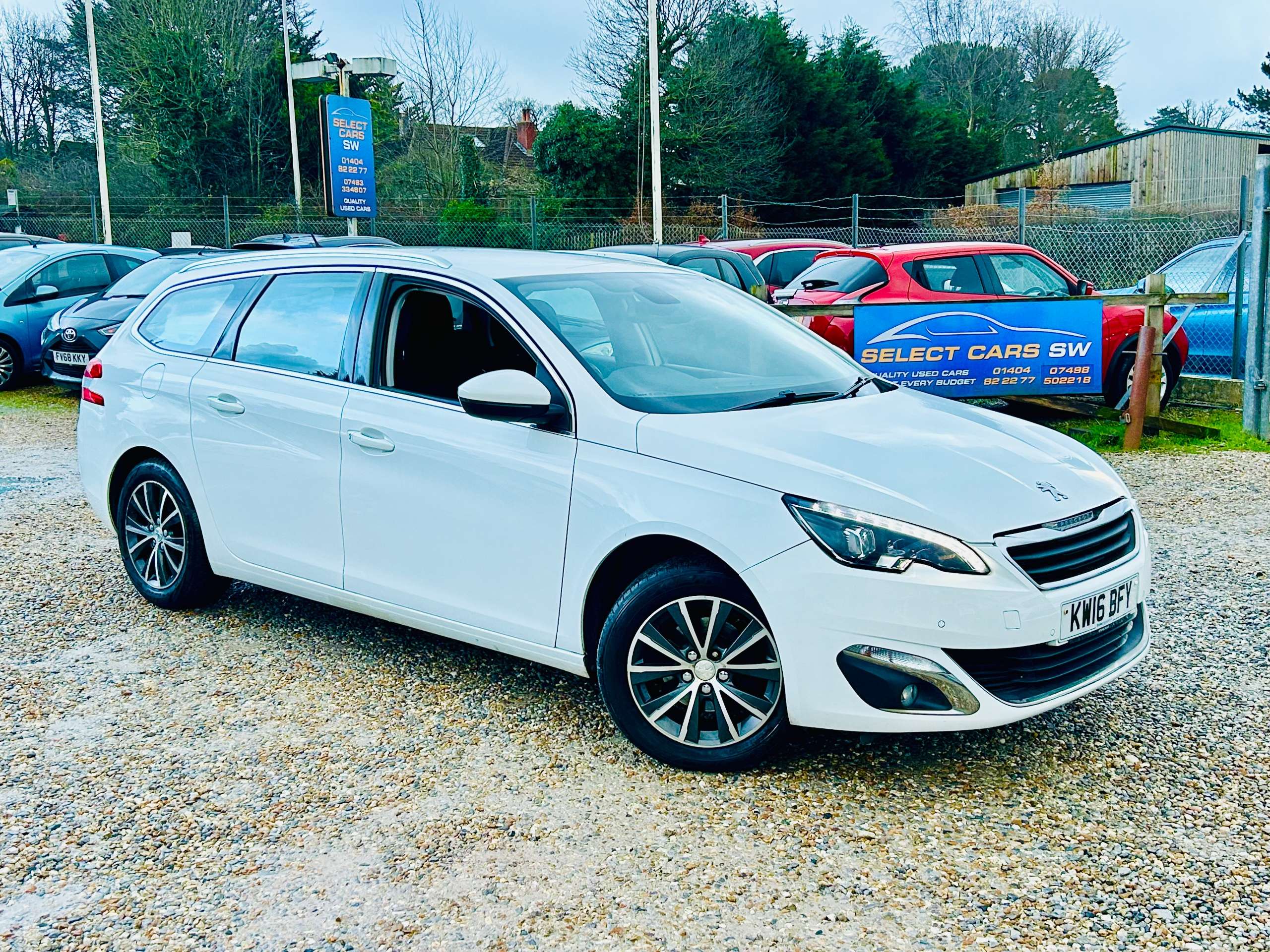 A 2016 PEUGEOT 308 SW 1.6 BlueHDi Allure Estate 5dr Diesel Manual Euro 6 (s/s) (120 ps) A 2016 PEUGEOT 308 SW 1.6 BlueHDi Allure Estate 5dr Diesel Manual Euro 6 (s/s) (120 ps)