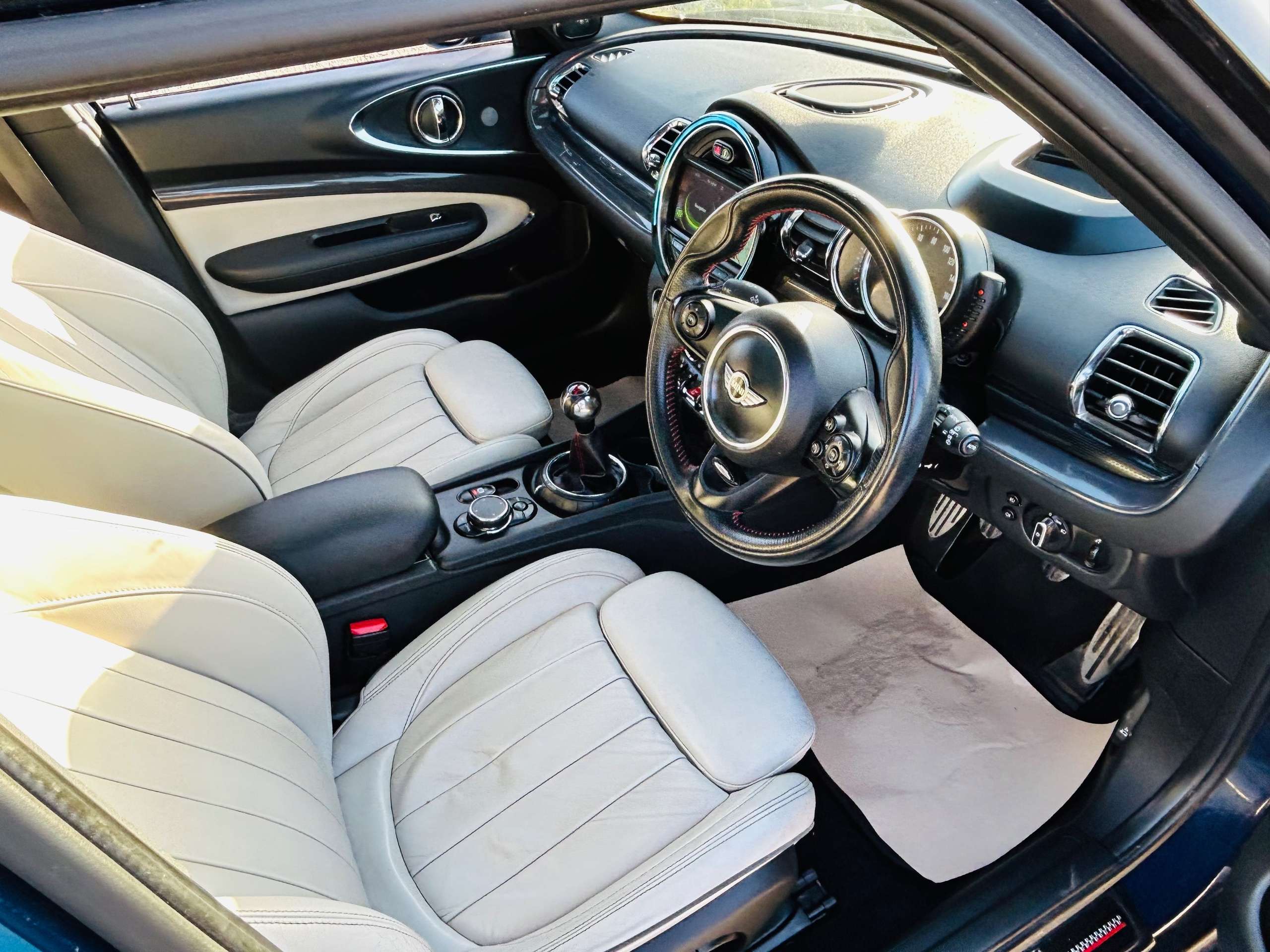 A 2016 MINI CLUBMAN 2.0 Cooper S Estate 6dr Petrol Manual Euro 6 (s/s) (192 ps) A 2016 MINI CLUBMAN 2.0 Cooper S Estate 6dr Petrol Manual Euro 6 (s/s) (192 ps)