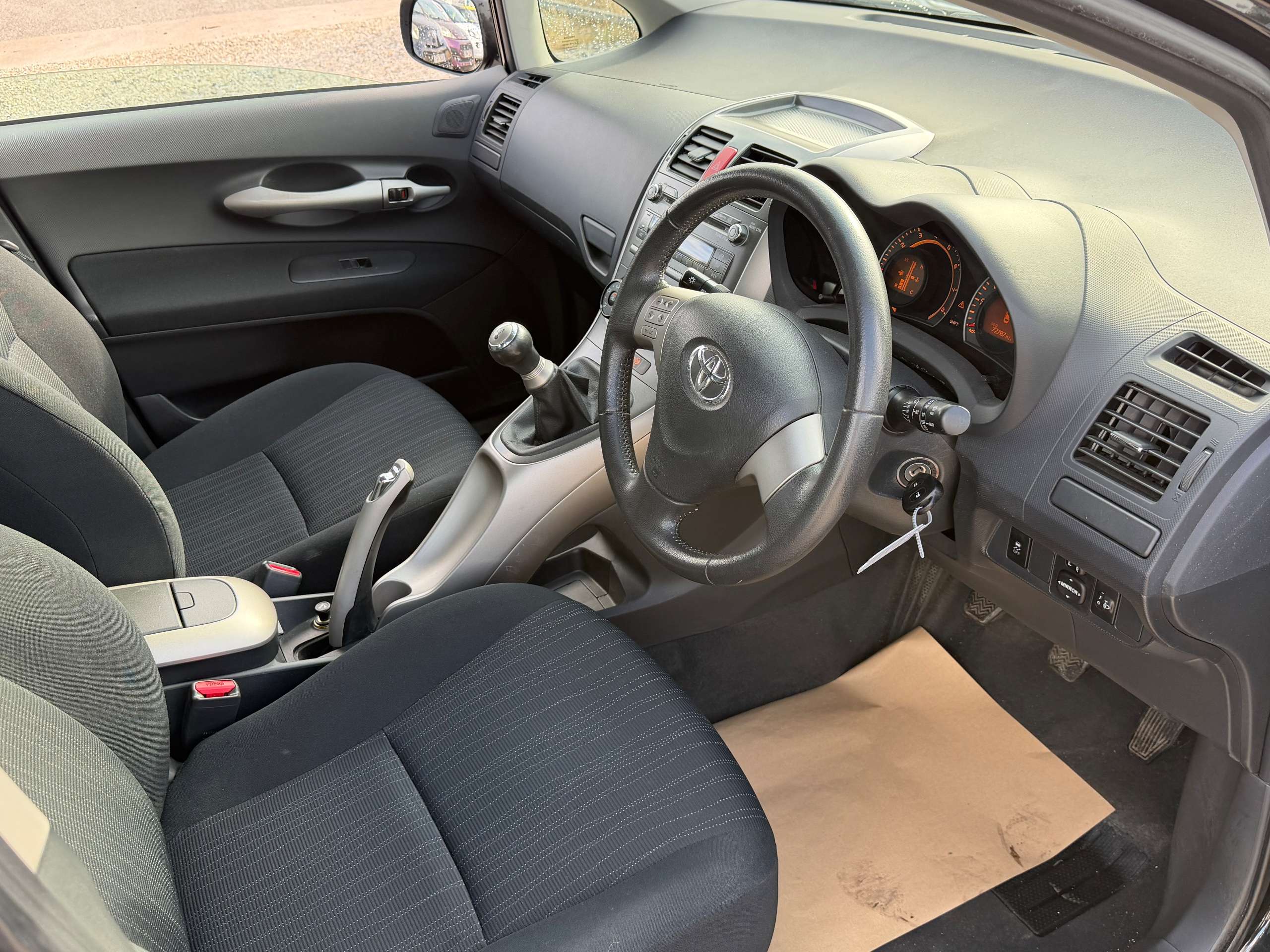A 2008 TOYOTA AURIS 1.4 VVT-i T3 Hatchback 5dr Petrol Manual (163 g/km, 97 bhp) A 2008 TOYOTA AURIS 1.4 VVT-i T3 Hatchback 5dr Petrol Manual (163 g/km, 97 bhp)