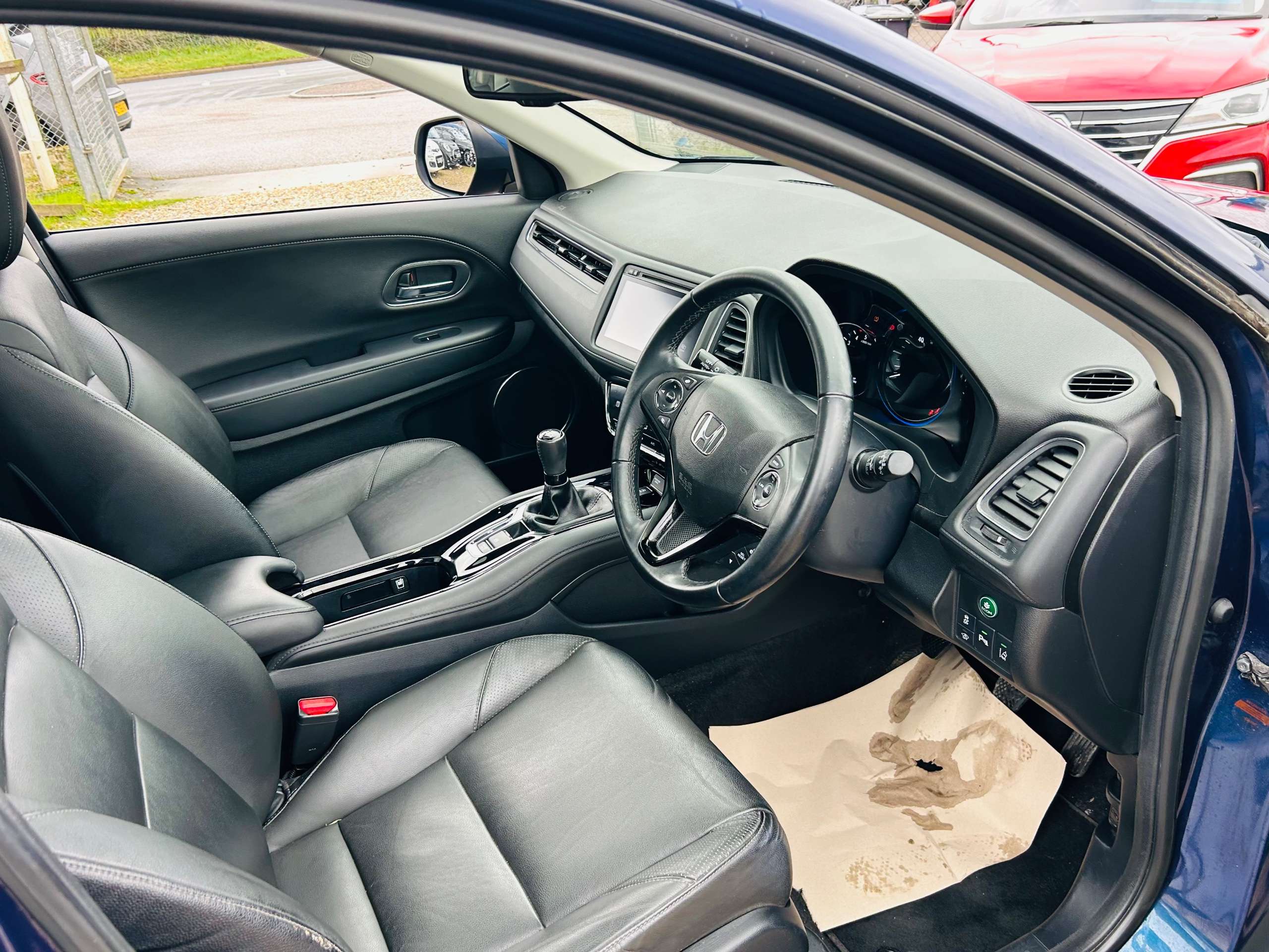 A 2015 HONDA HR-V 1.6 i-DTEC EX SUV 5dr Diesel Manual Euro 6 (s/s) (120 ps) A 2015 HONDA HR-V 1.6 i-DTEC EX SUV 5dr Diesel Manual Euro 6 (s/s) (120 ps)