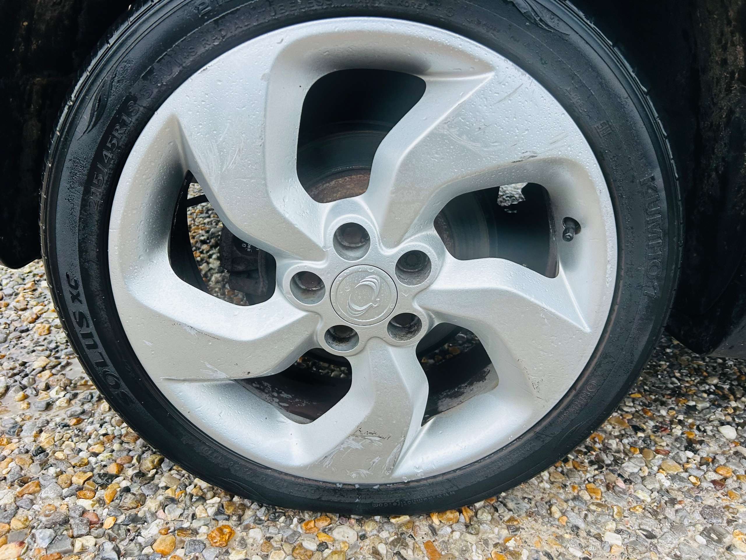 A 2015 SSANGYONG TIVOLI 1.6 e-XGi EX SUV 5dr Petrol Manual Euro 6 (s/s) (128 ps) A 2015 SSANGYONG TIVOLI 1.6 e-XGi EX SUV 5dr Petrol Manual Euro 6 (s/s) (128 ps)