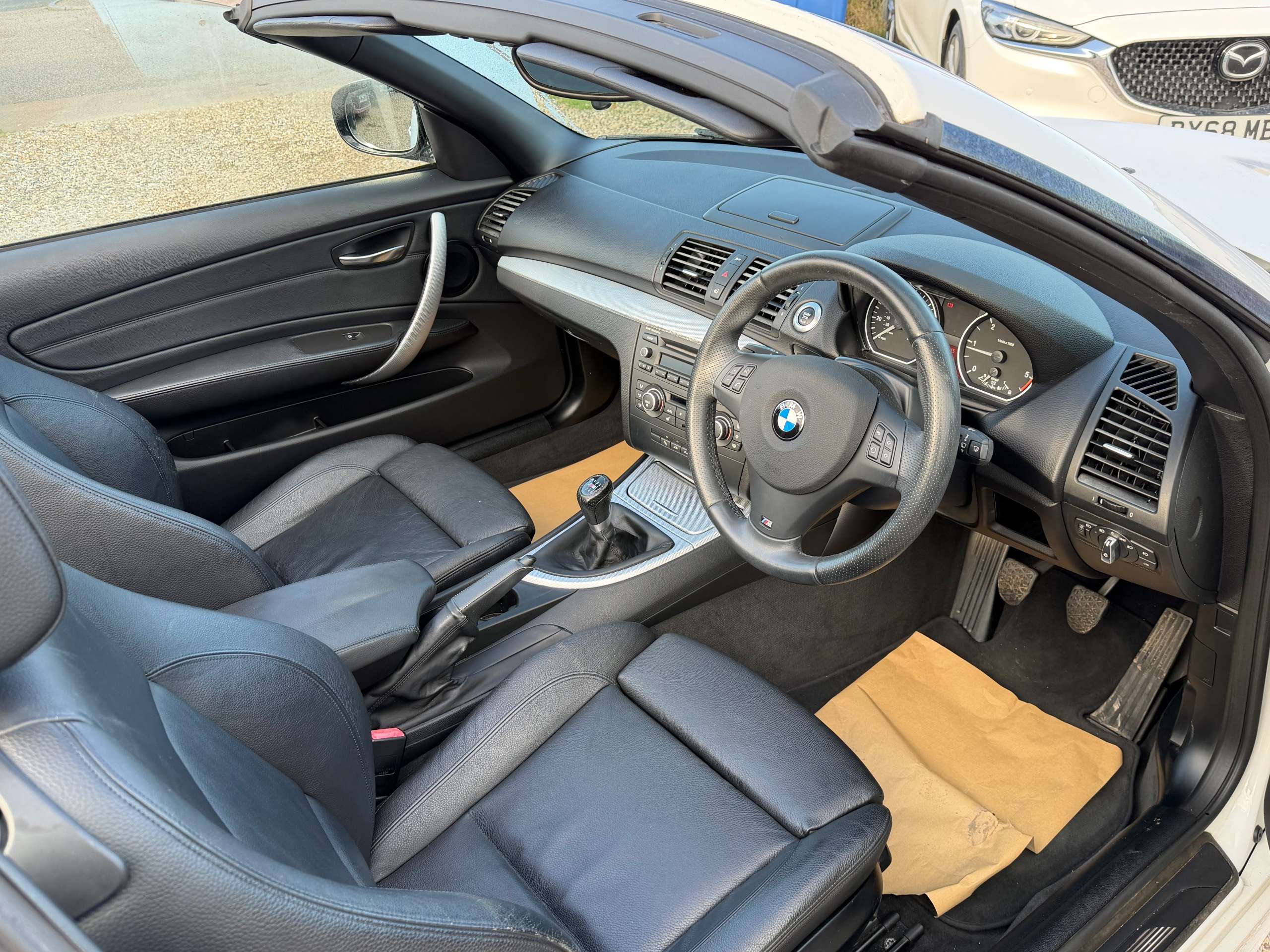 A 2011 BMW 1 SERIES 2.0 118d M Sport Convertible 2dr Diesel Manual Euro 5 (s/s) (143 ps) A 2011 BMW 1 SERIES 2.0 118d M Sport Convertible 2dr Diesel Manual Euro 5 (s/s) (143 ps)