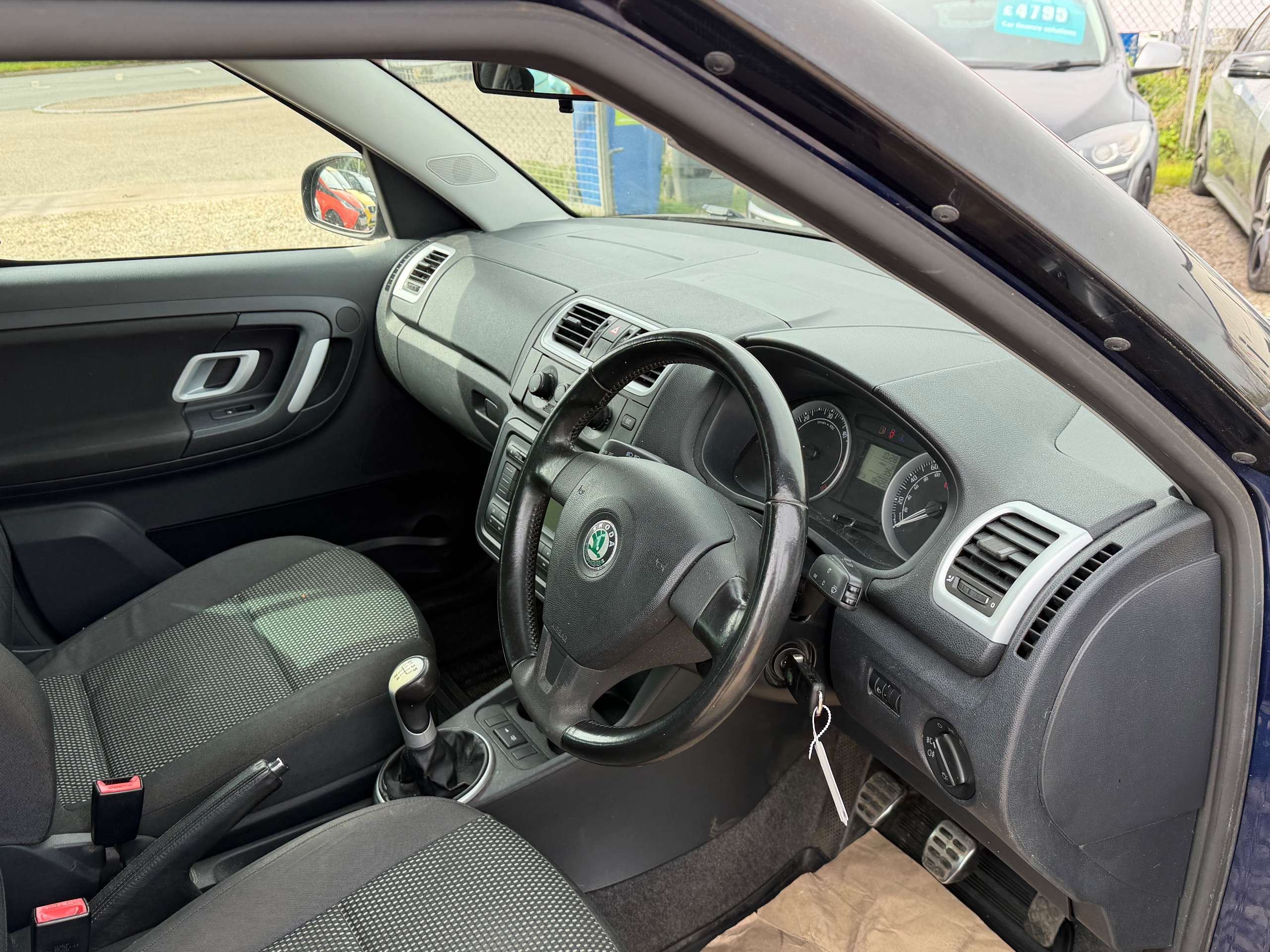 A 2009 SKODA ROOMSTER 1.9 TDI Pure Drive Scout MPV 5dr Diesel Manual (139 g/km, 105 bhp) A 2009 SKODA ROOMSTER 1.9 TDI Pure Drive Scout MPV 5dr Diesel Manual (139 g/km, 105 bhp)