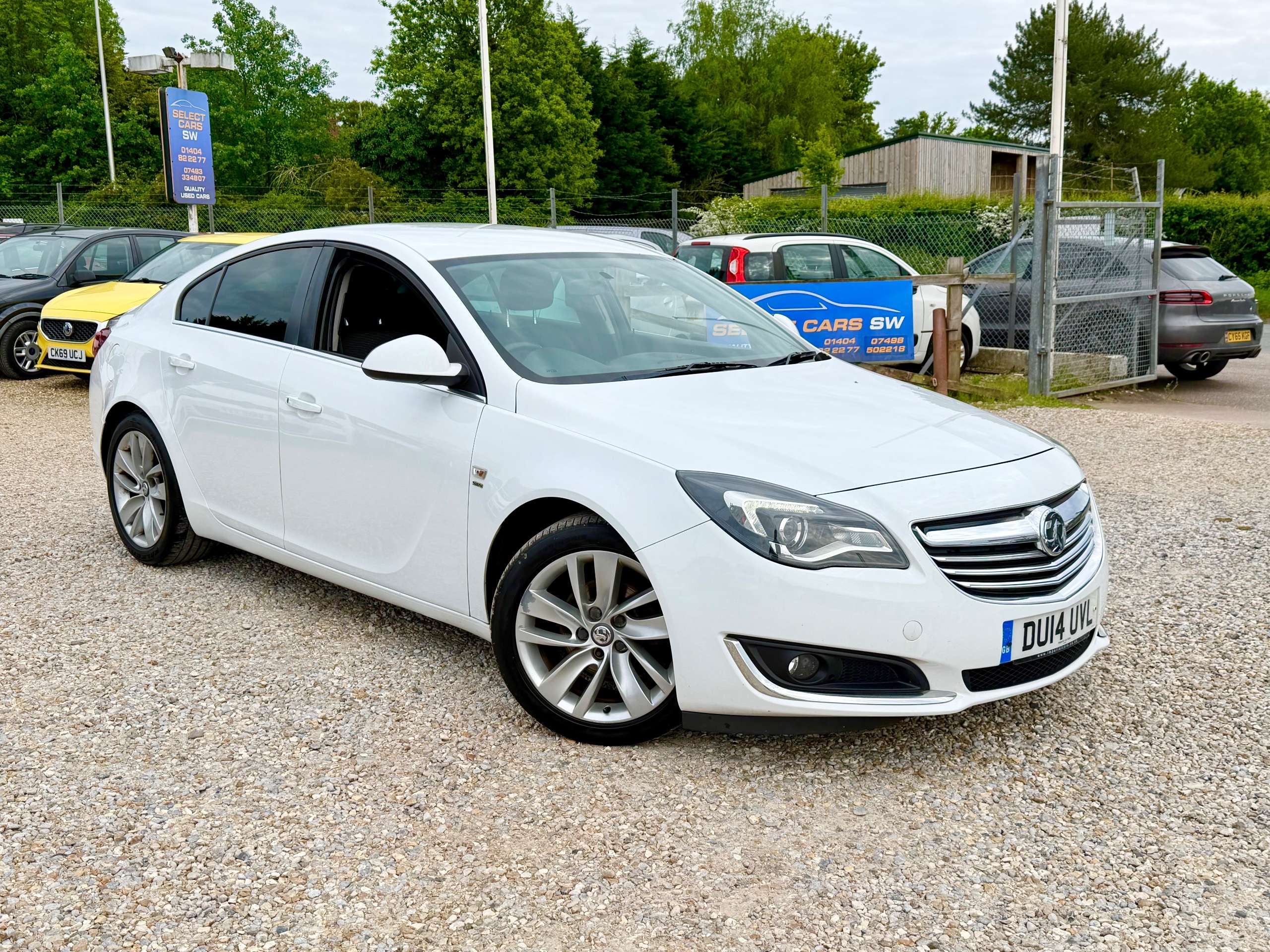 A 2014 VAUXHALL INSIGNIA 2.0 CDTi ecoFLEX SRi Nav Hatchback 5dr Diesel Manual Euro 5 (s/s) (163 ps) A 2014 VAUXHALL INSIGNIA 2.0 CDTi ecoFLEX SRi Nav Hatchback 5dr Diesel Manual Euro 5 (s/s) (163 ps)