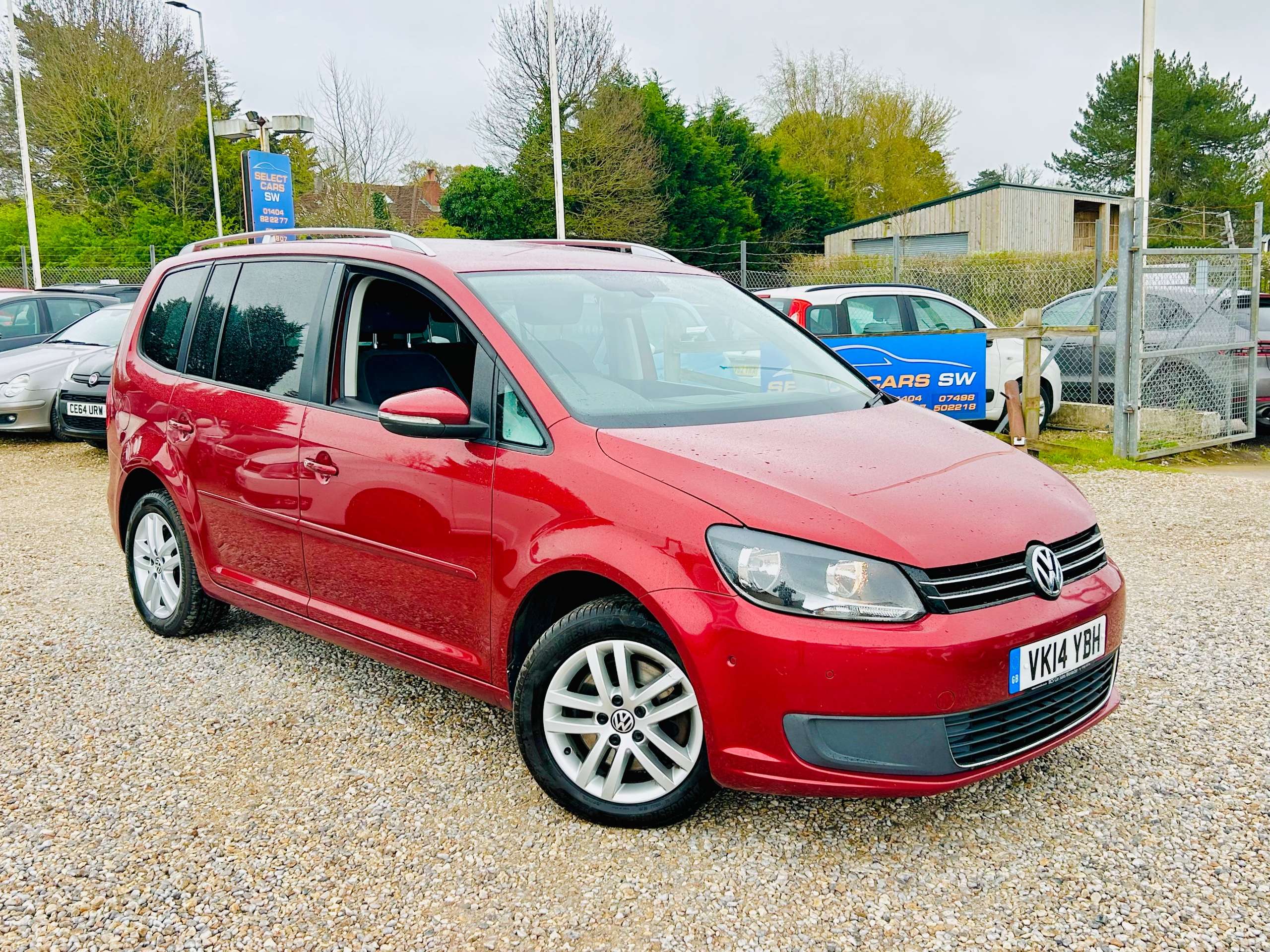 A 2014 VOLKSWAGEN TOURAN 2.0 TDI SE MPV 5dr Diesel Manual Euro 5 (140 ps) A 2014 VOLKSWAGEN TOURAN 2.0 TDI SE MPV 5dr Diesel Manual Euro 5 (140 ps)
