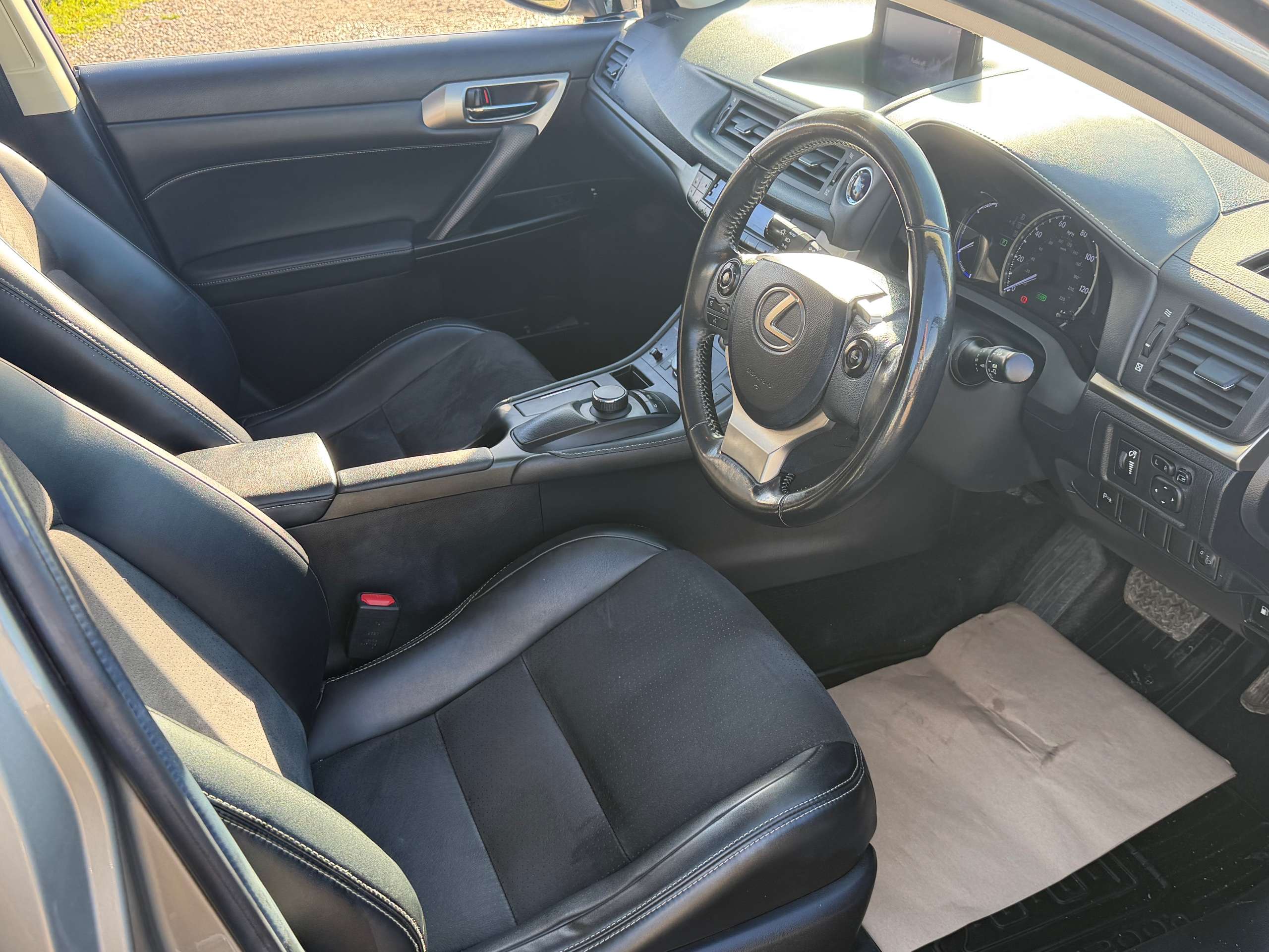 A 2016 LEXUS CT 1.8 200h Sport Hatchback 5dr Petrol Hybrid CVT Euro 6 (s/s) (136 ps) A 2016 LEXUS CT 1.8 200h Sport Hatchback 5dr Petrol Hybrid CVT Euro 6 (s/s) (136 ps)