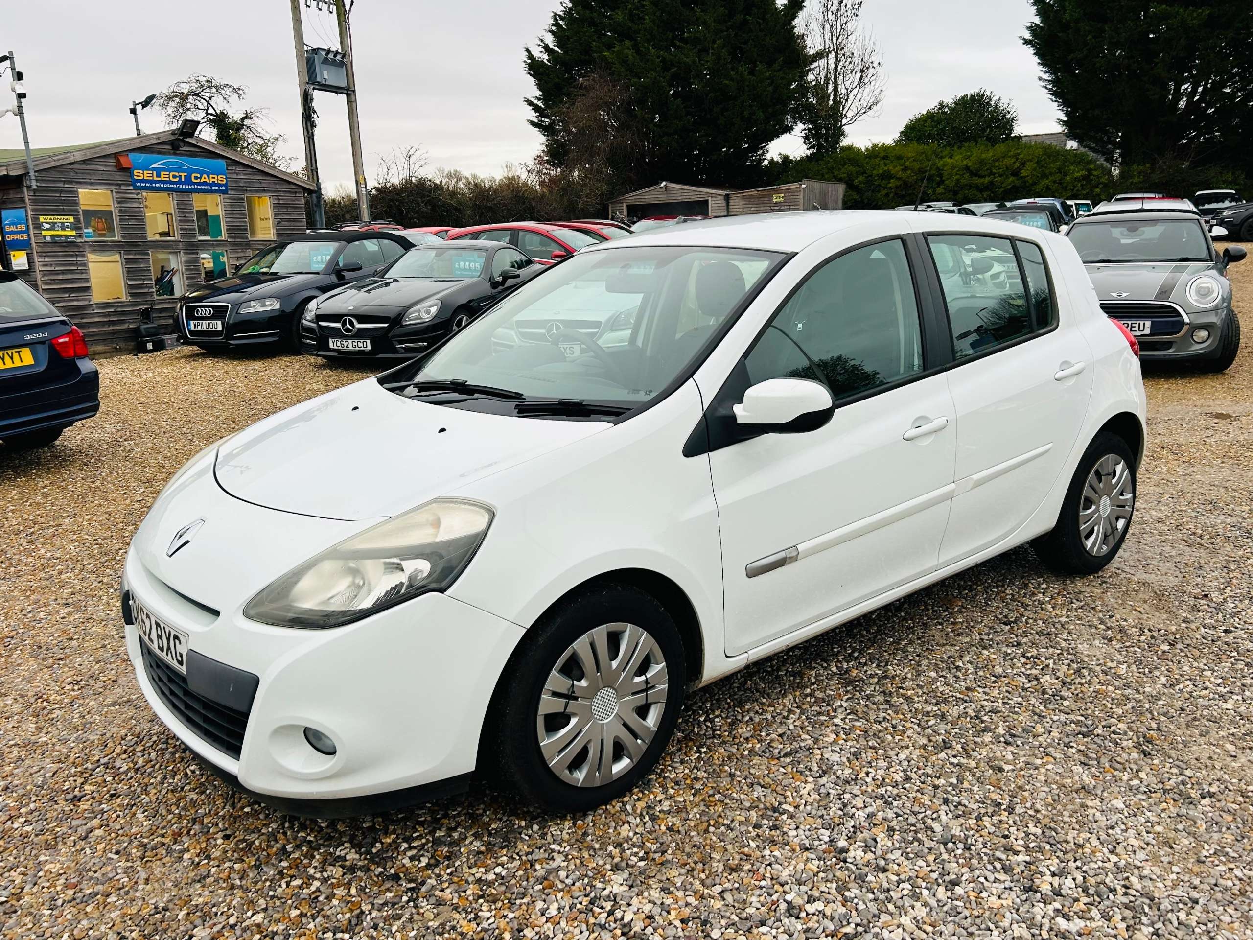 A 2012 RENAULT CLIO 1.5 dCi Expression + Hatchback 5dr Diesel Manual Euro 5 (88 ps) A 2012 RENAULT CLIO 1.5 dCi Expression + Hatchback 5dr Diesel Manual Euro 5 (88 ps)