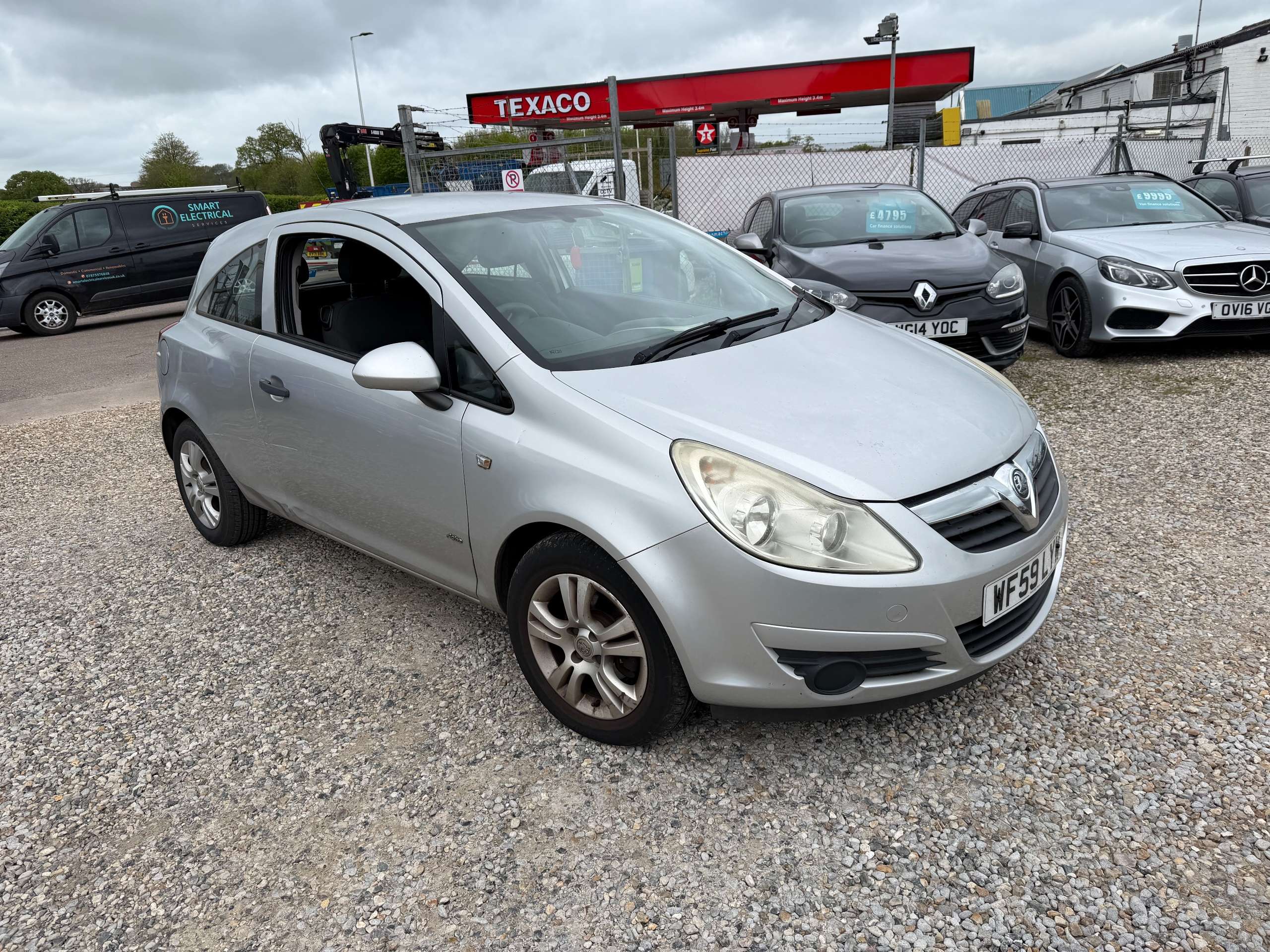 A 2009 VAUXHALL CORSA 1.2i 16v Active Hatchback 3dr Petrol Manual (139 g/km, 79 bhp) A 2009 VAUXHALL CORSA 1.2i 16v Active Hatchback 3dr Petrol Manual (139 g/km, 79 bhp)