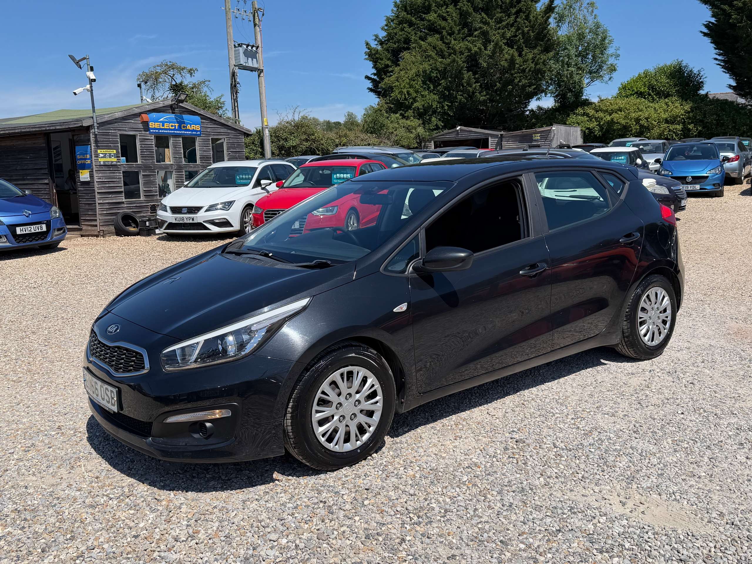 A 2016 KIA CEED 1.6 CRDi 1 Hatchback 5dr Diesel Manual Euro 6 (s/s) (134 bhp) A 2016 KIA CEED 1.6 CRDi 1 Hatchback 5dr Diesel Manual Euro 6 (s/s) (134 bhp)
