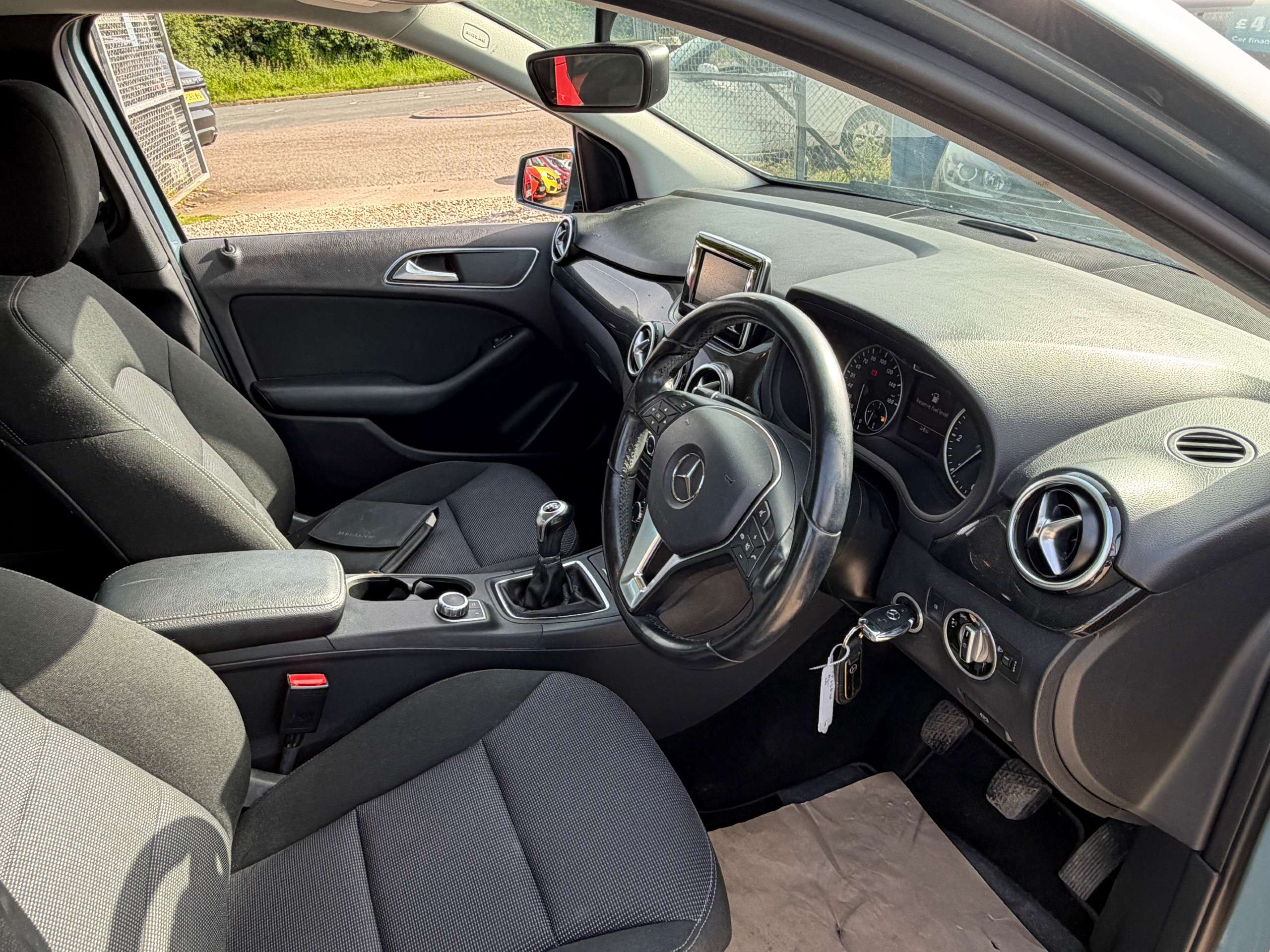 A 2014 MERCEDES-BENZ B CLASS 1.8 B180 CDI BlueEfficiency SE MPV 5dr Diesel Manual Euro 5 (s/s) (109 ps) A 2014 MERCEDES-BENZ B CLASS 1.8 B180 CDI BlueEfficiency SE MPV 5dr Diesel Manual Euro 5 (s/s) (109 ps)