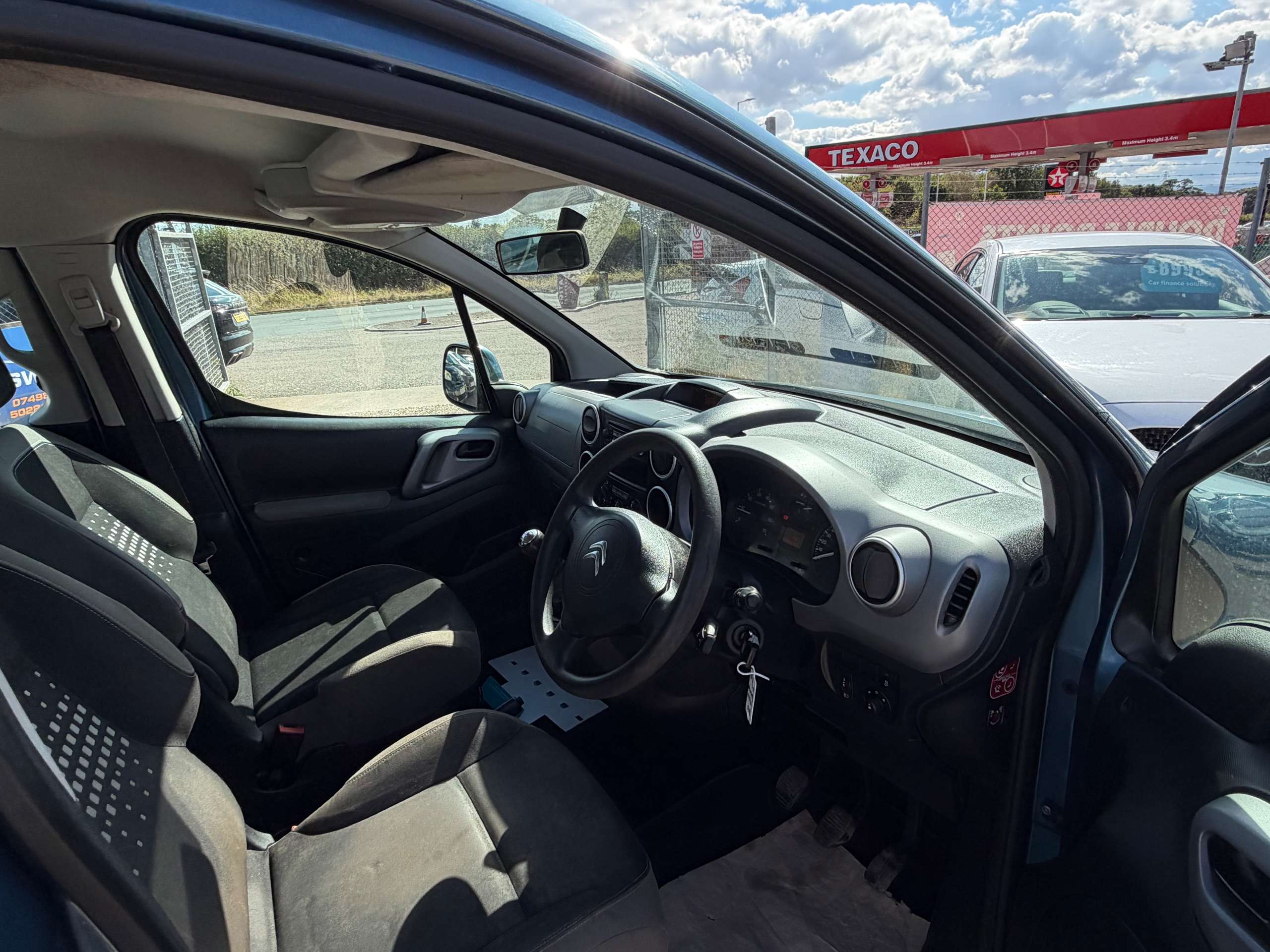 A 2016 CITROEN BERLINGO 1.6 BlueHDi Feel Multispace MPV 5dr Diesel Manual Euro 6 (100 ps) A 2016 CITROEN BERLINGO 1.6 BlueHDi Feel Multispace MPV 5dr Diesel Manual Euro 6 (100 ps)
