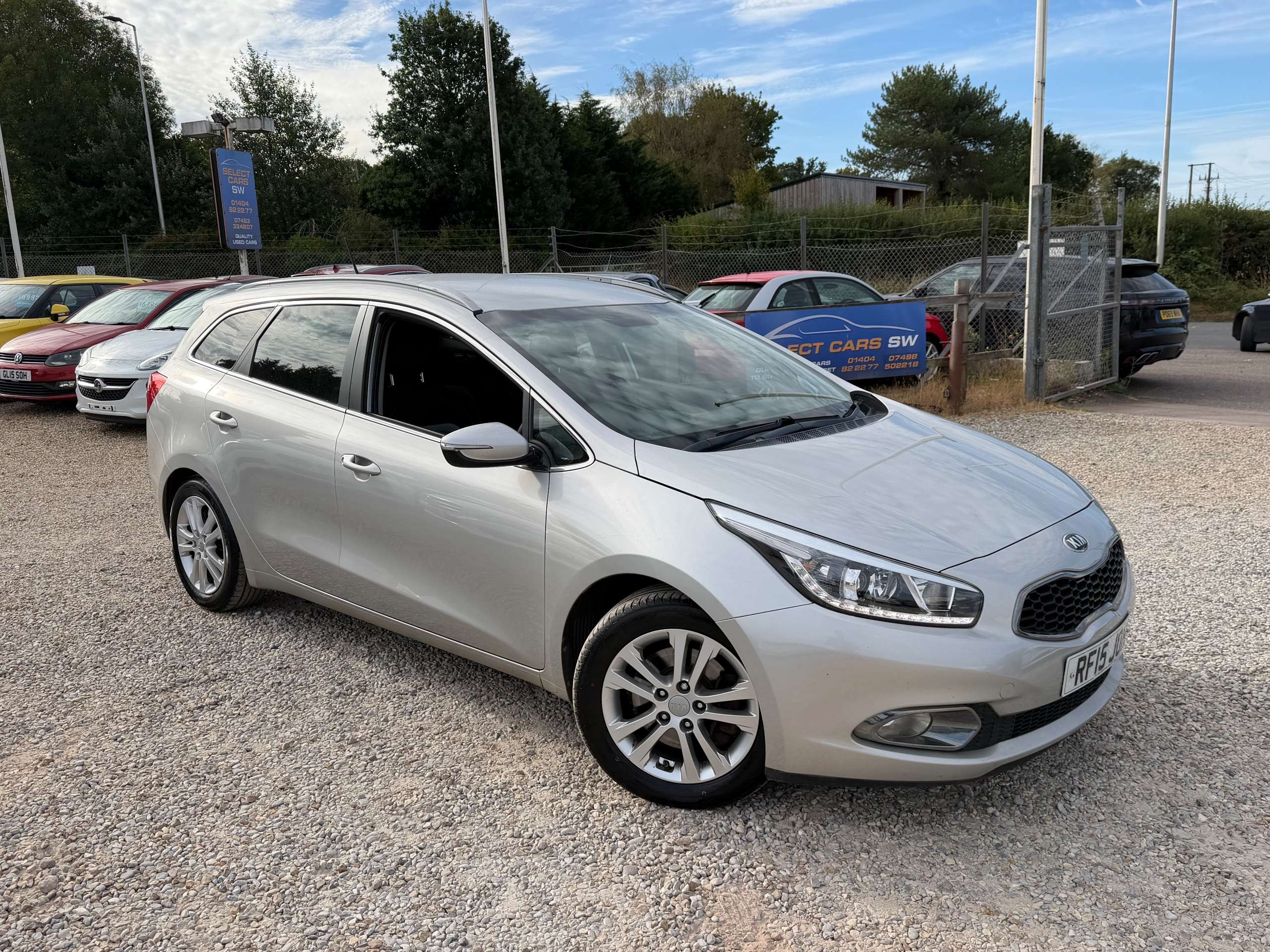 A 2015 KIA CEED 1.6 CRDi EcoDynamics 3 Sportswagon 5dr Diesel Manual Euro 5 (s/s) (126 bhp) A 2015 KIA CEED 1.6 CRDi EcoDynamics 3 Sportswagon 5dr Diesel Manual Euro 5 (s/s) (126 bhp)
