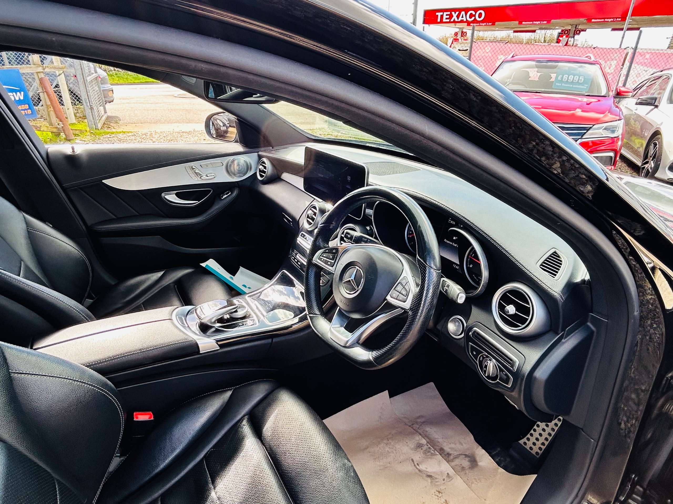 A 2015 MERCEDES-BENZ C CLASS 2.1 C300h BlueTEC AMG Line Estate 5dr Diesel Hybrid G-Tronic+ Euro 6 (s/s) (231 ps) A 2015 MERCEDES-BENZ C CLASS 2.1 C300h BlueTEC AMG Line Estate 5dr Diesel Hybrid G-Tronic+ Euro 6 (s/s) (231 ps)