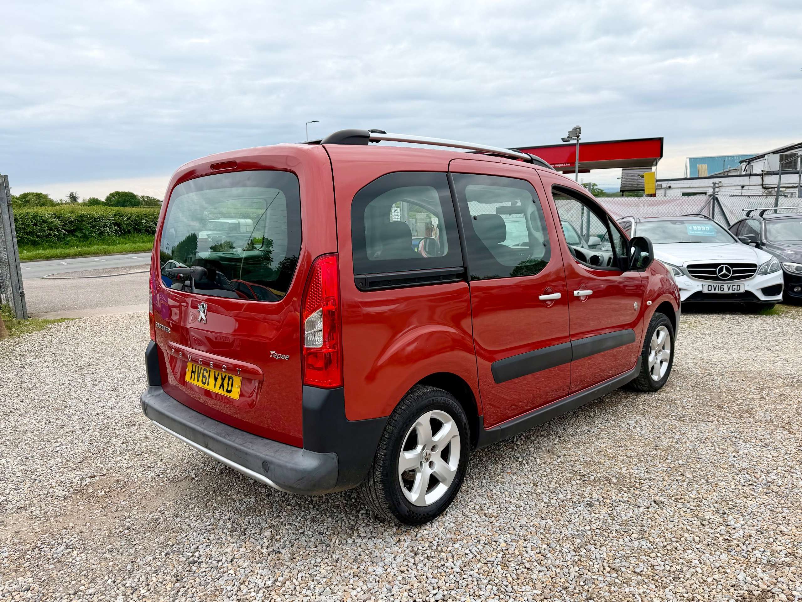 2011 PEUGEOT PARTNER TEPEE 2011 PEUGEOT PARTNER TEPEE