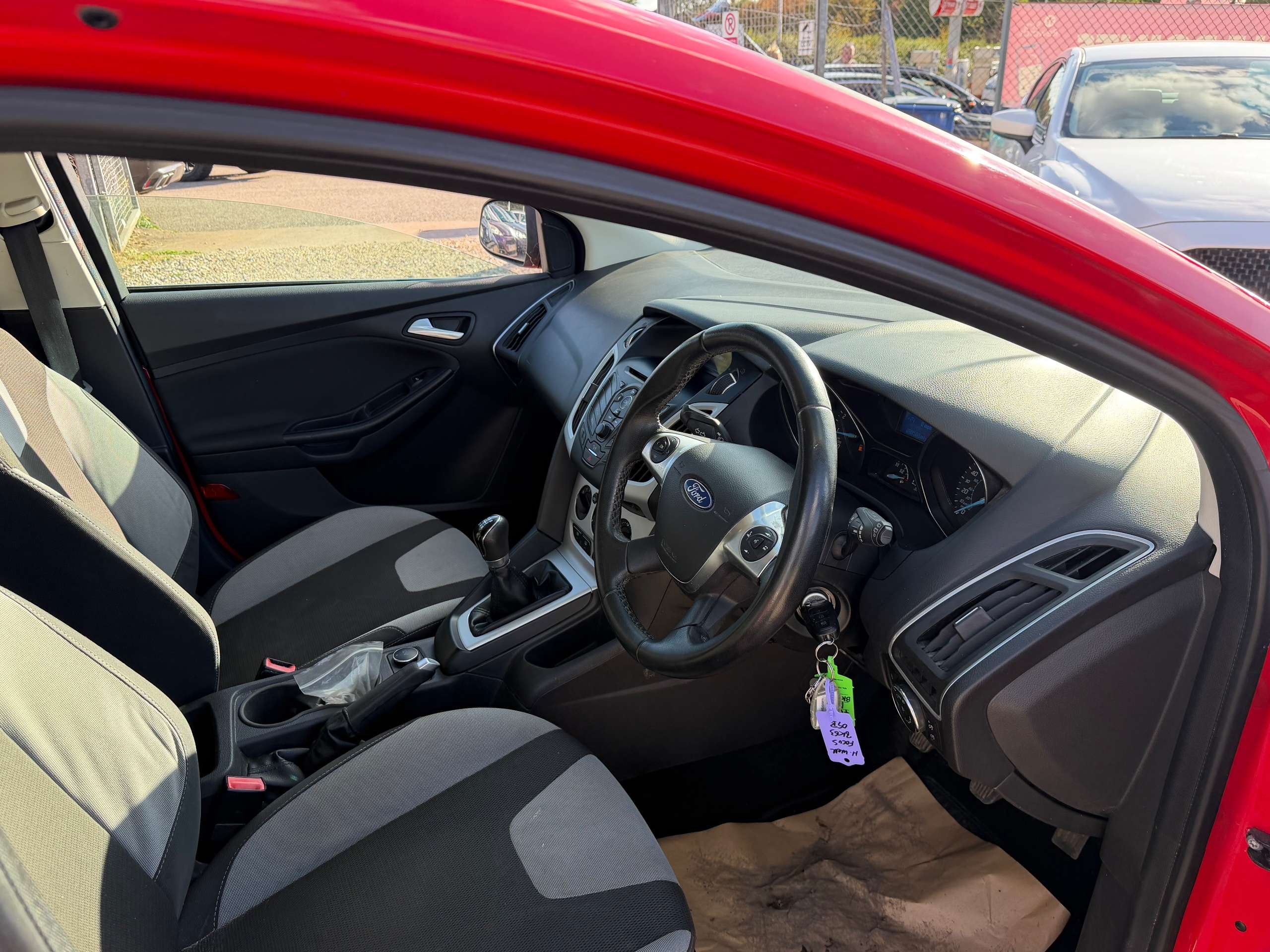 A 2013 FORD FOCUS 1.6 Zetec Hatchback 5dr Petrol Manual Euro 5 (105 ps) A 2013 FORD FOCUS 1.6 Zetec Hatchback 5dr Petrol Manual Euro 5 (105 ps)