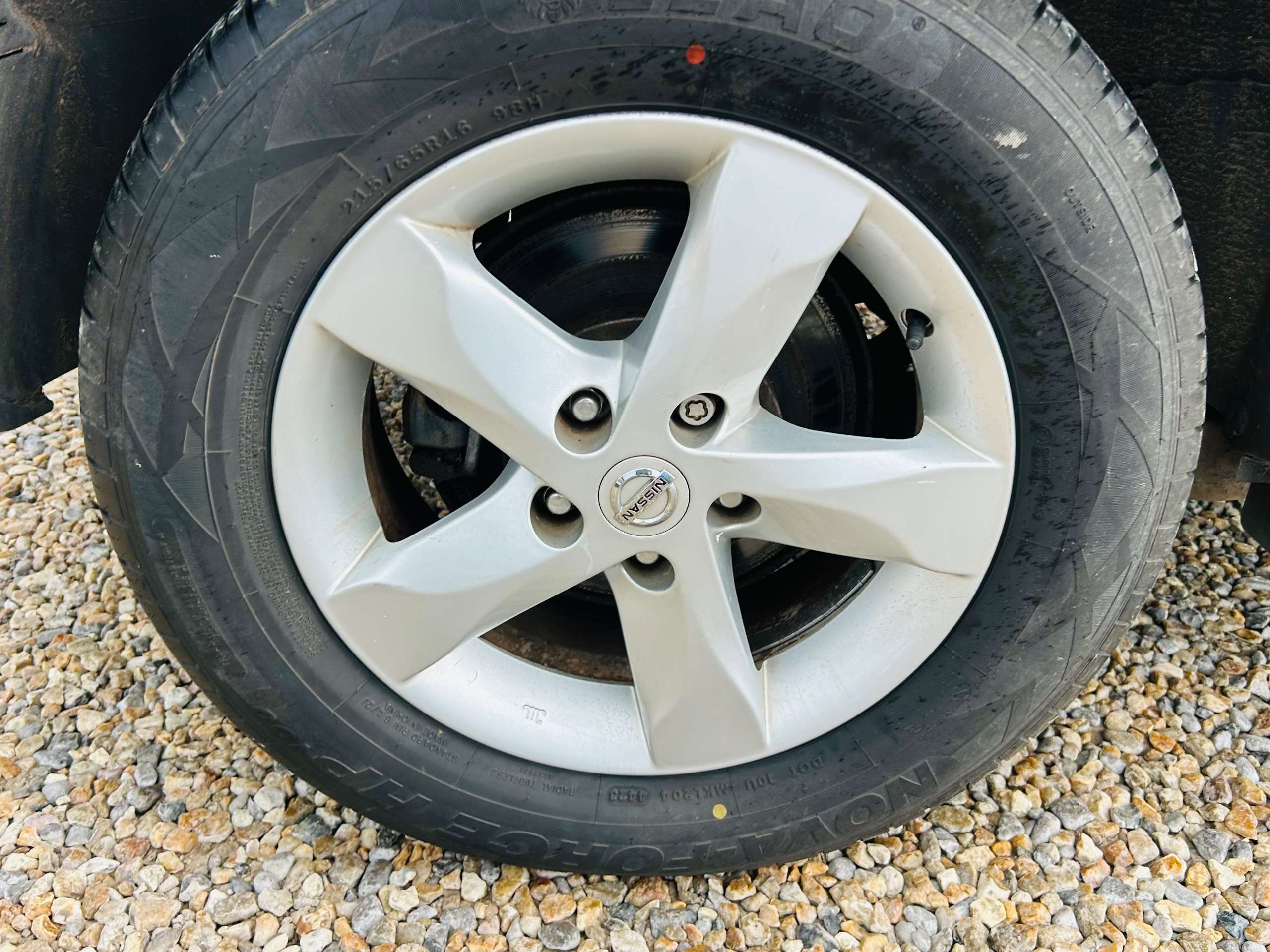 A 2011 NISSAN QASHQAI 1.6 Visia SUV 5dr Petrol Manual 2WD Euro 5 (s/s) (117 ps) A 2011 NISSAN QASHQAI 1.6 Visia SUV 5dr Petrol Manual 2WD Euro 5 (s/s) (117 ps)