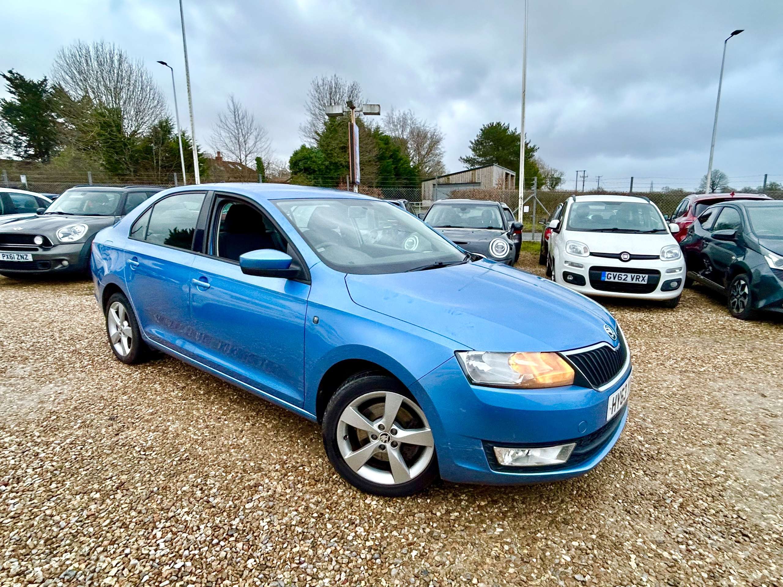 A 2013 SKODA RAPID 1.6 TDI Elegance Hatchback 5dr Diesel Manual Euro 5 (105 ps) A 2013 SKODA RAPID 1.6 TDI Elegance Hatchback 5dr Diesel Manual Euro 5 (105 ps)