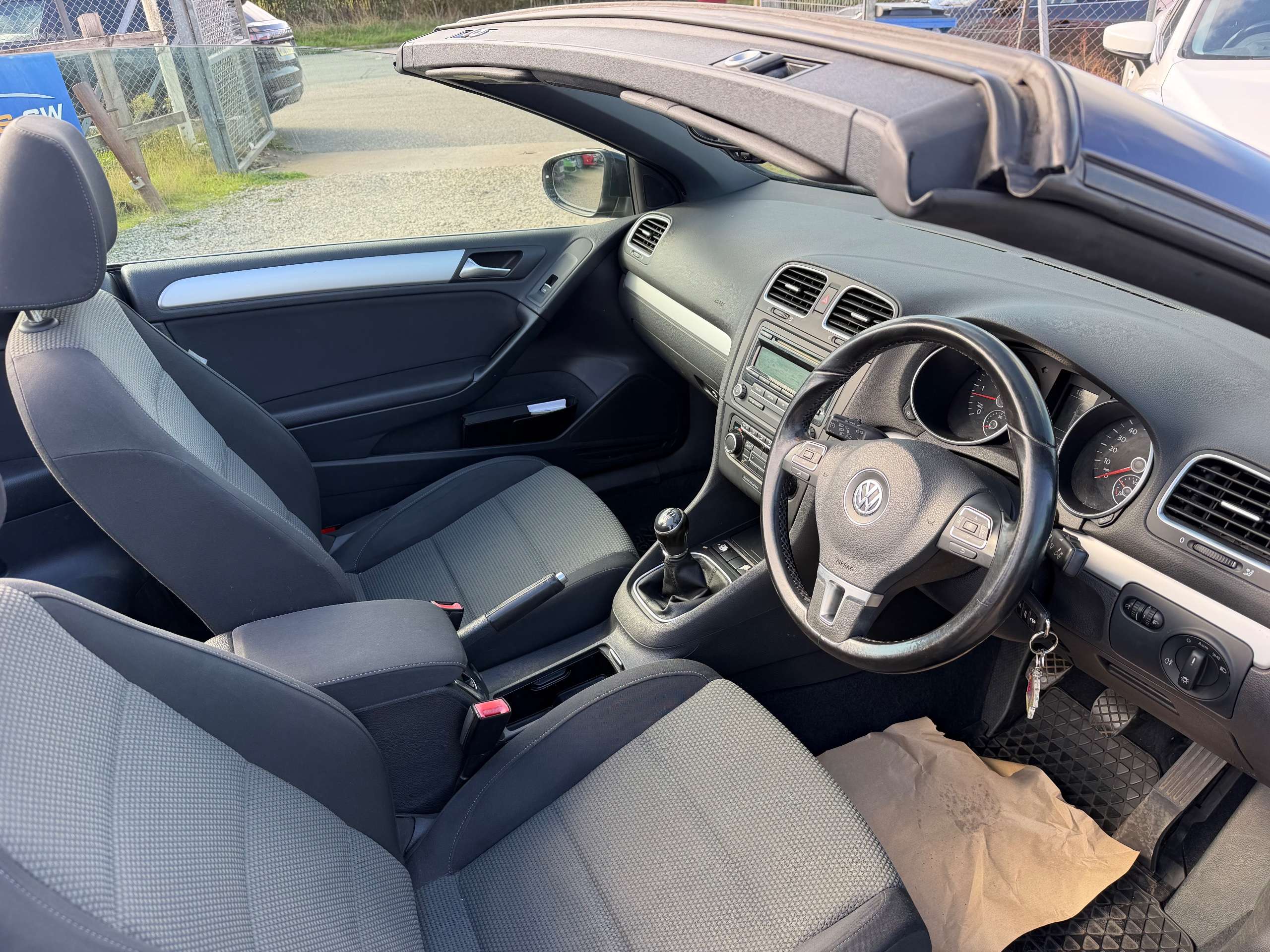 A 2011 VOLKSWAGEN GOLF 1.6 TDI BlueMotion Tech SE Cabriolet 2dr Diesel Manual Euro 5 (s/s) (105 ps) A 2011 VOLKSWAGEN GOLF 1.6 TDI BlueMotion Tech SE Cabriolet 2dr Diesel Manual Euro 5 (s/s) (105 ps)