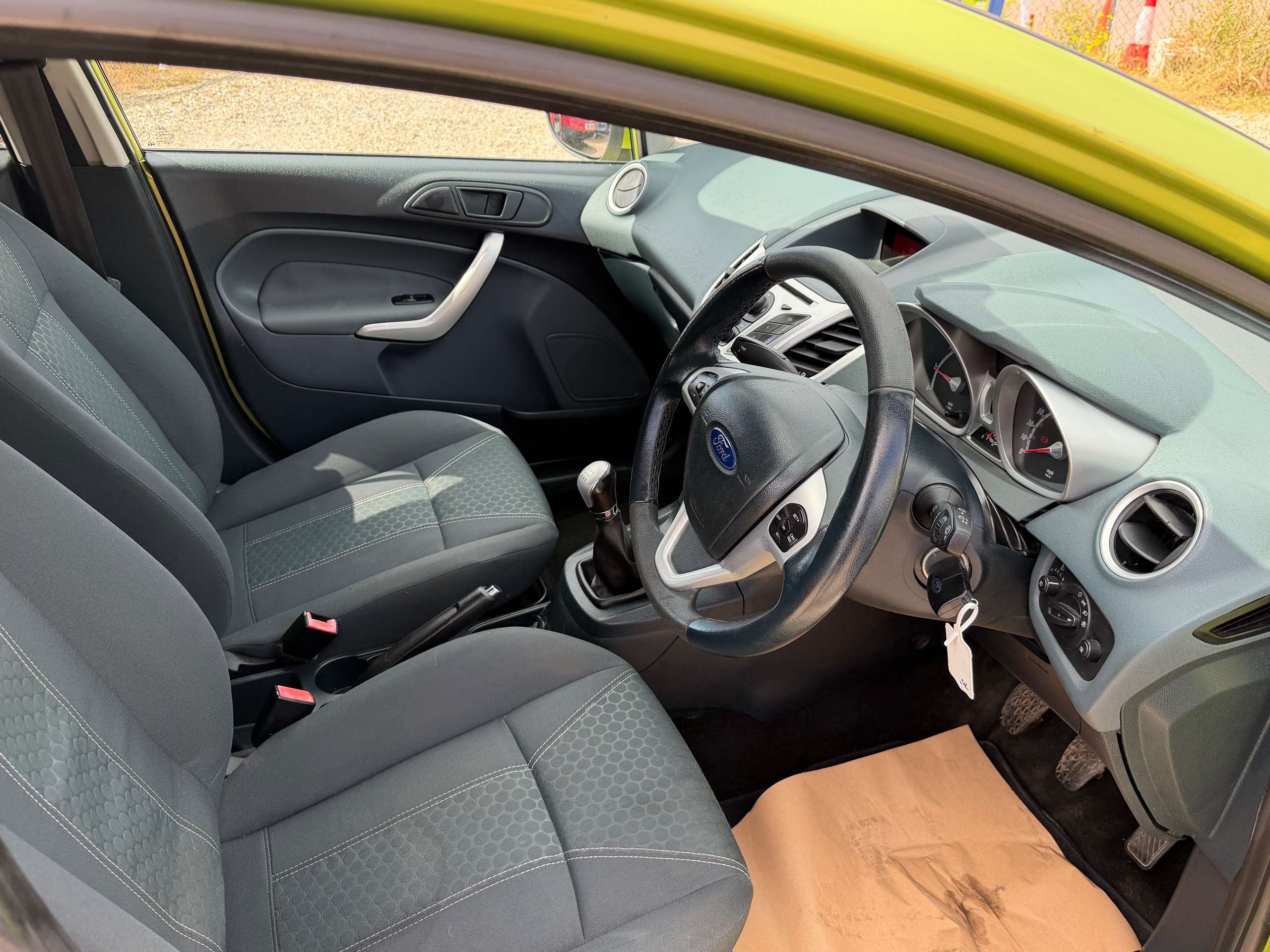 A 2009 FORD FIESTA TITANIUM A 2009 FORD FIESTA TITANIUM
