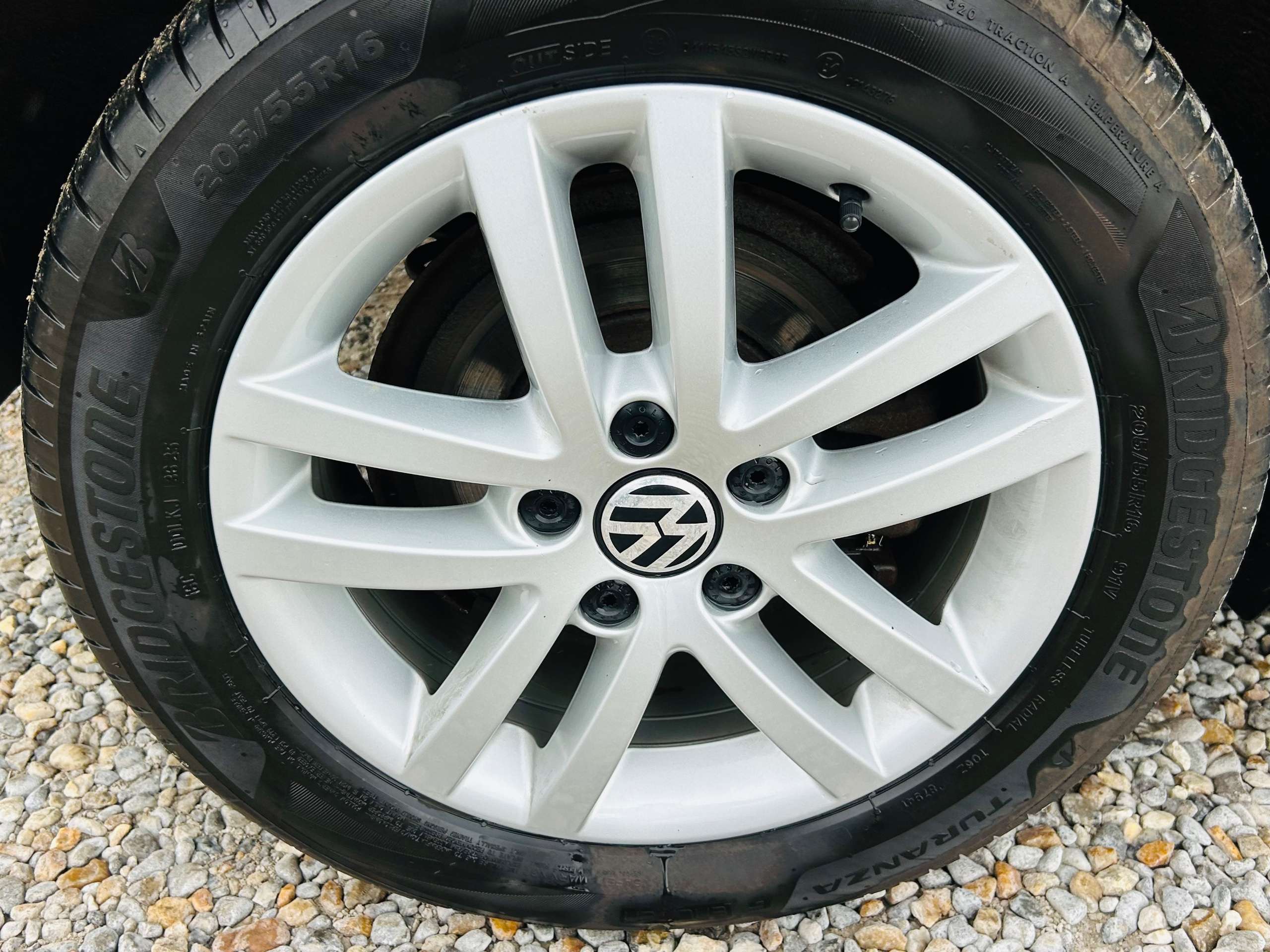 A 2014 VOLKSWAGEN TOURAN 2.0 TDI SE MPV 5dr Diesel Manual Euro 5 (140 ps) A 2014 VOLKSWAGEN TOURAN 2.0 TDI SE MPV 5dr Diesel Manual Euro 5 (140 ps)