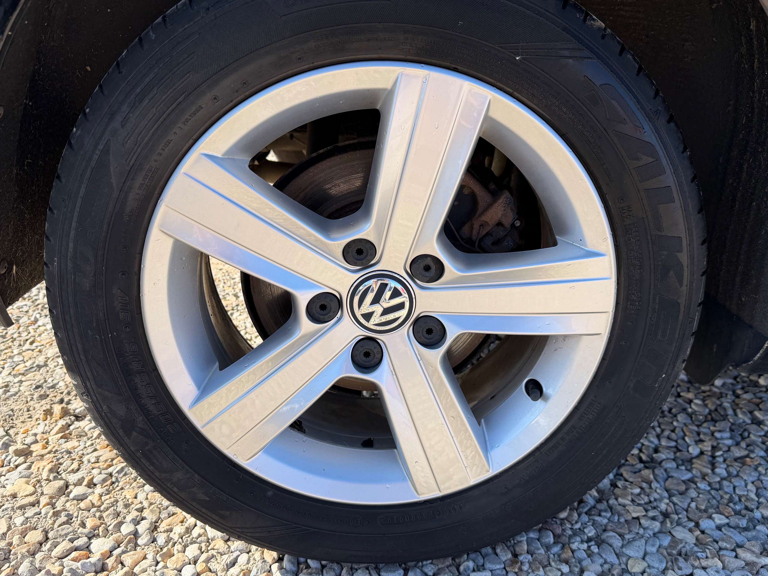A 2016 VOLKSWAGEN GOLF 1.6 TDI BlueMotion Tech Match Edition Hatchback 5dr Diesel DSG Euro 6 (s/s) (110 ps) A 2016 VOLKSWAGEN GOLF 1.6 TDI BlueMotion Tech Match Edition Hatchback 5dr Diesel DSG Euro 6 (s/s) (110 ps)