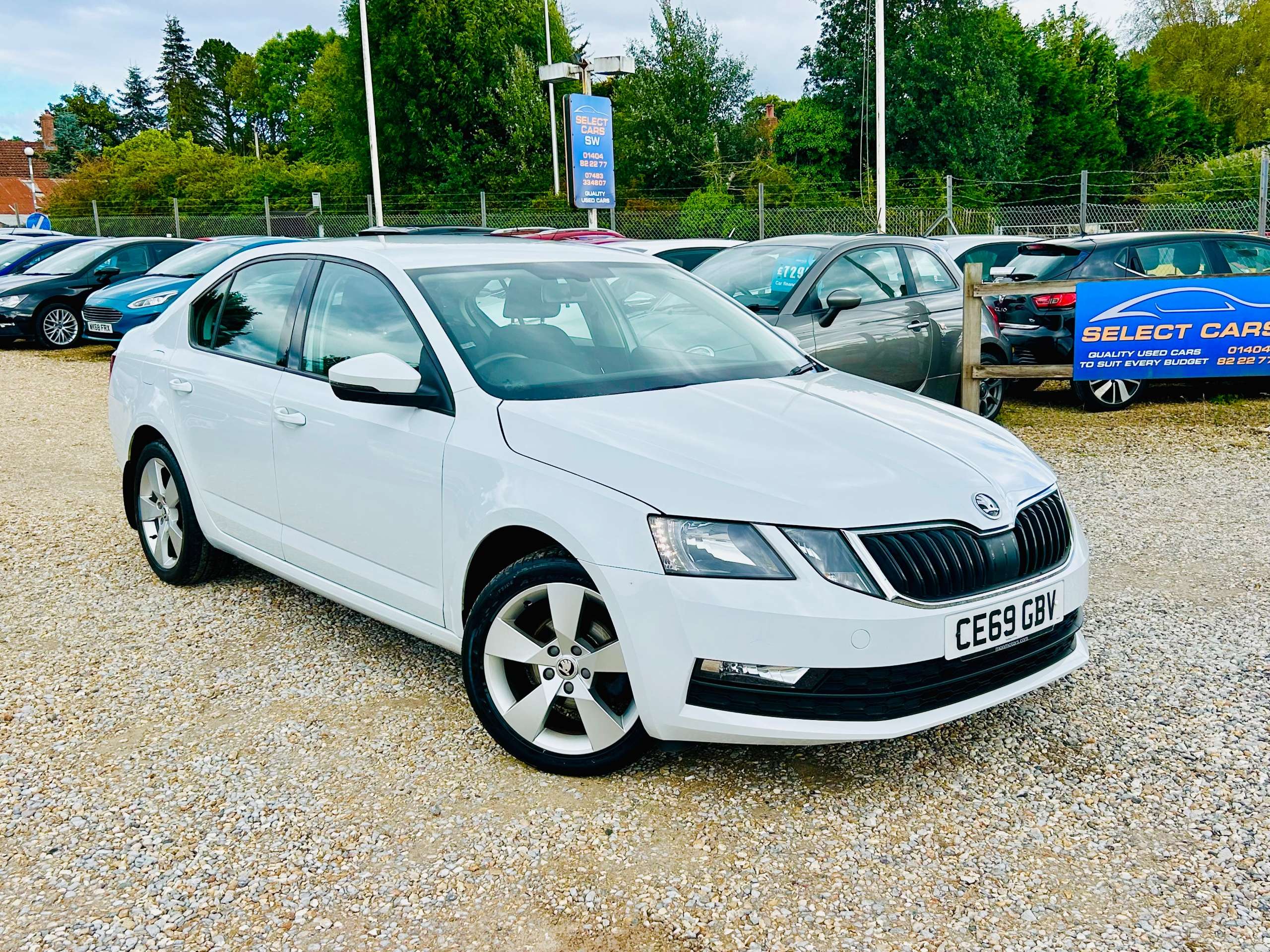 A 2019 SKODA OCTAVIA 1.6 TDI SCR SE Drive Hatchback 5dr Diesel DSG Euro 6 (s/s) (115 ps) A 2019 SKODA OCTAVIA 1.6 TDI SCR SE Drive Hatchback 5dr Diesel DSG Euro 6 (s/s) (115 ps)