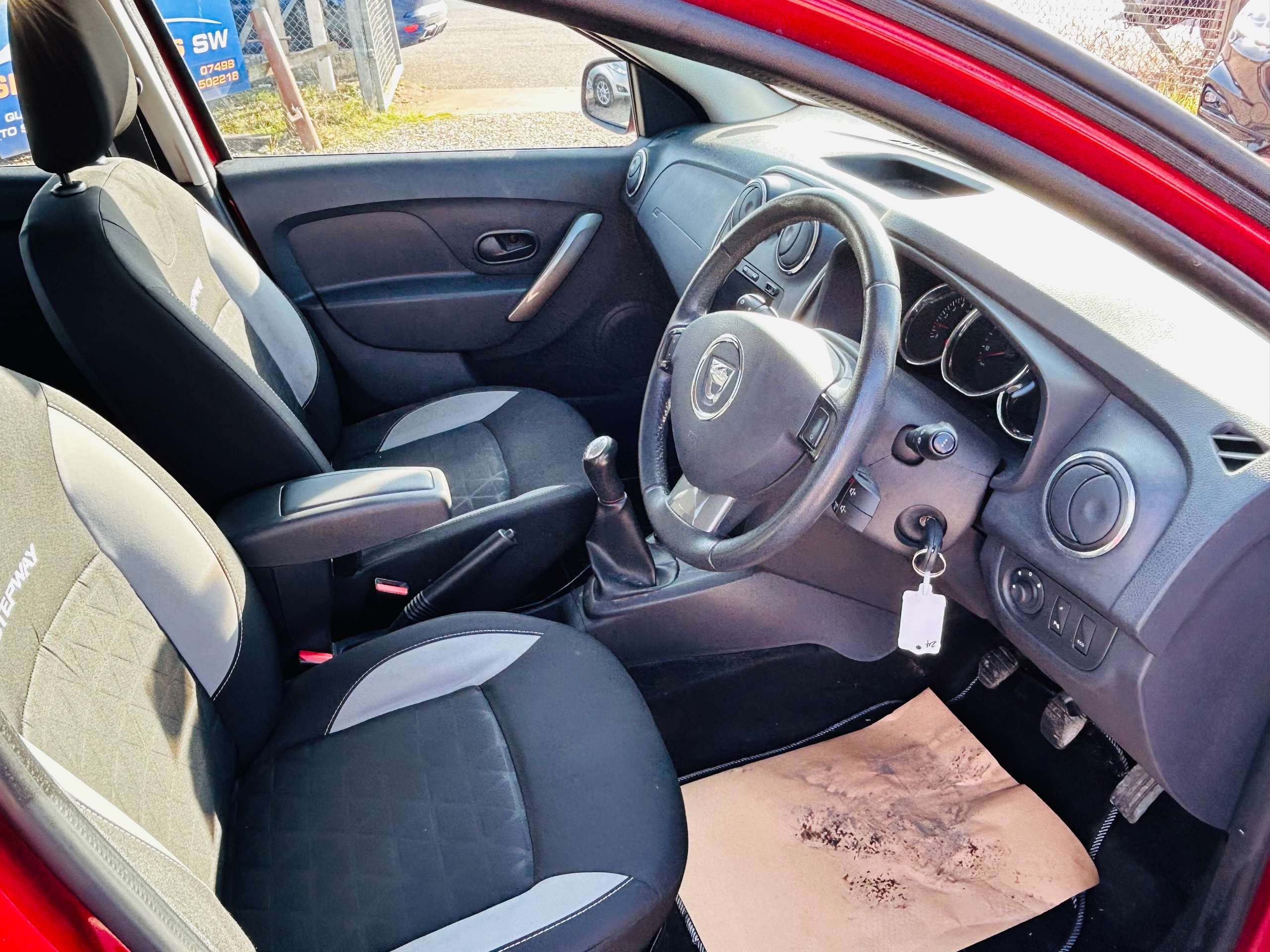 A 2013 DACIA SANDERO STEPWAY 0.9 TCe Laureate Hatchback 5dr Petrol Manual Euro 5 (90 ps) A 2013 DACIA SANDERO STEPWAY 0.9 TCe Laureate Hatchback 5dr Petrol Manual Euro 5 (90 ps)