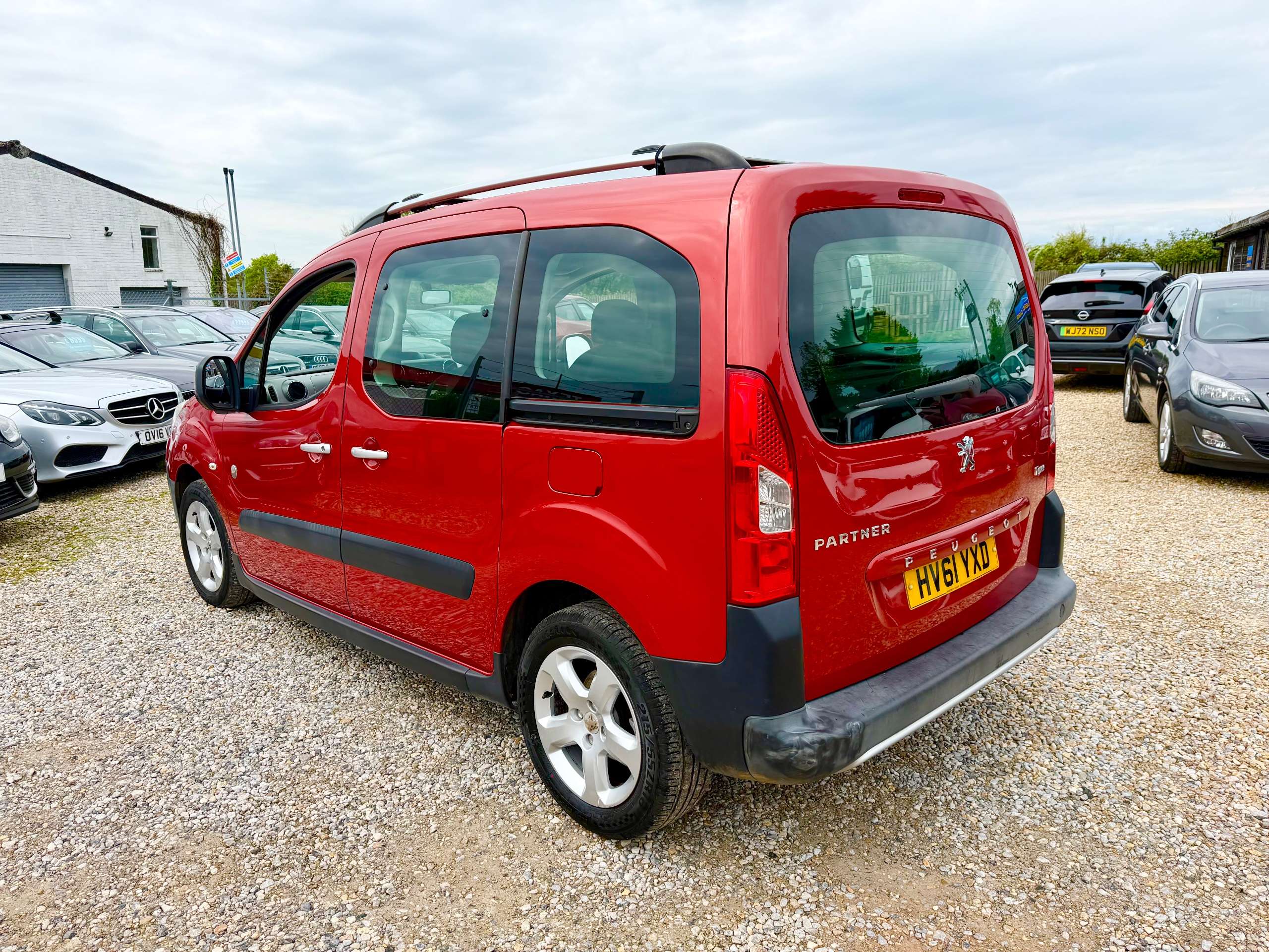 2011 PEUGEOT PARTNER TEPEE 2011 PEUGEOT PARTNER TEPEE