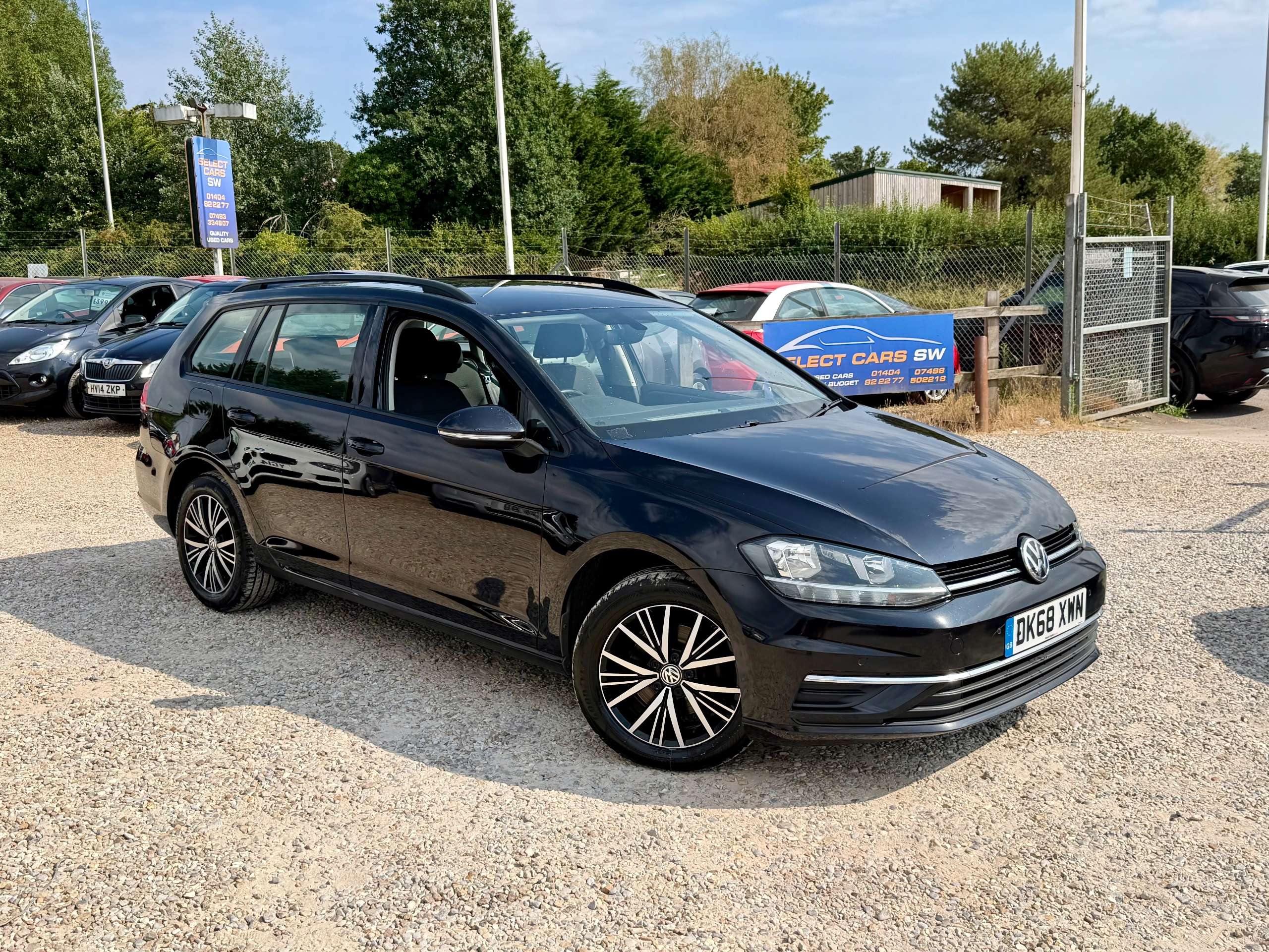 A 2018 VOLKSWAGEN GOLF 1.6 TDI SE Nav Estate 5dr Diesel Manual Euro 6 (s/s) (115 ps) A 2018 VOLKSWAGEN GOLF 1.6 TDI SE Nav Estate 5dr Diesel Manual Euro 6 (s/s) (115 ps)