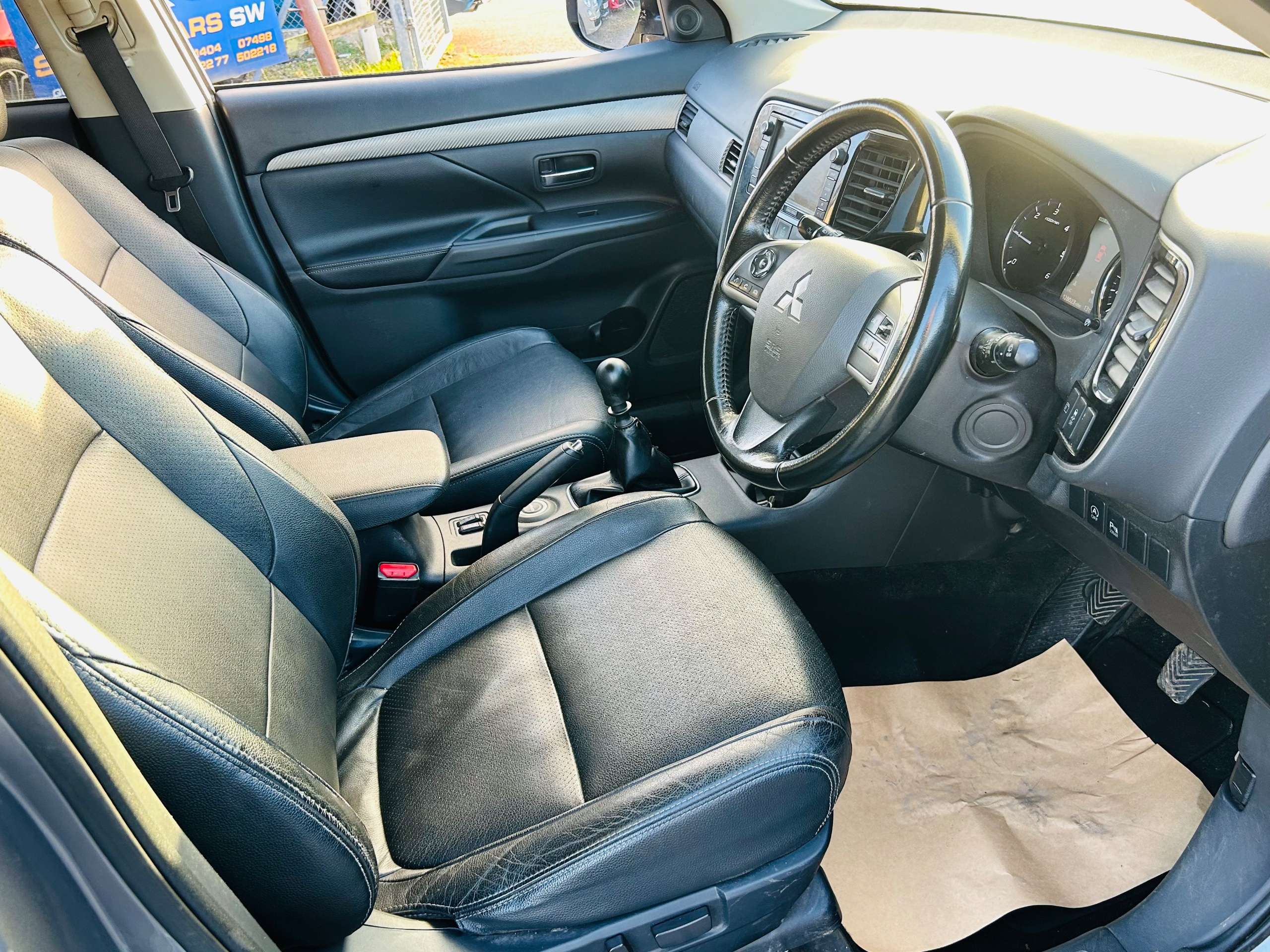 A 2013 MITSUBISHI OUTLANDER 2.2 DI-D GX4 SUV 5dr Diesel Manual 4WD Euro 5 (s/s) (150 ps) A 2013 MITSUBISHI OUTLANDER 2.2 DI-D GX4 SUV 5dr Diesel Manual 4WD Euro 5 (s/s) (150 ps)