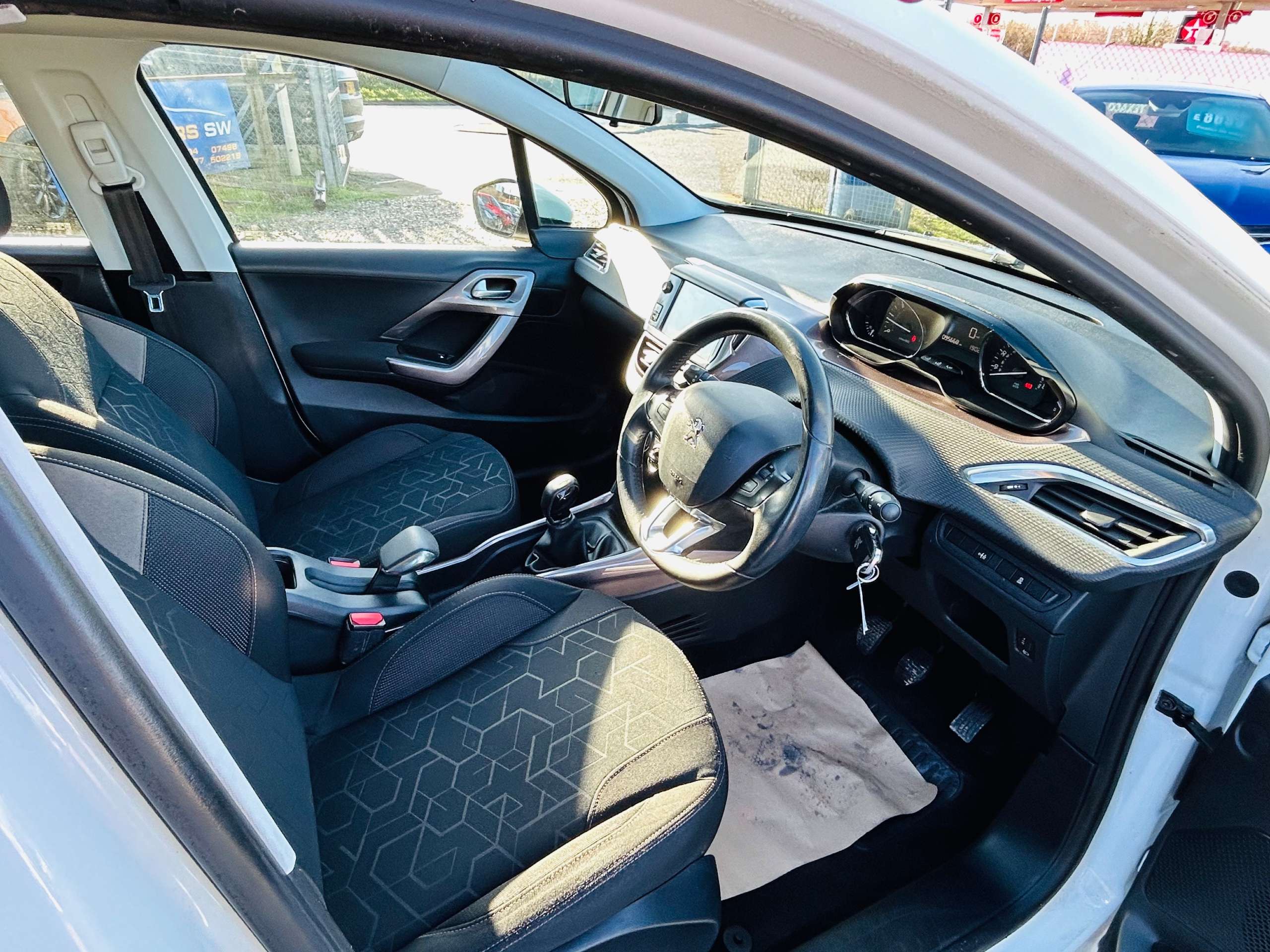 2014 PEUGEOT 2008 2014 PEUGEOT 2008