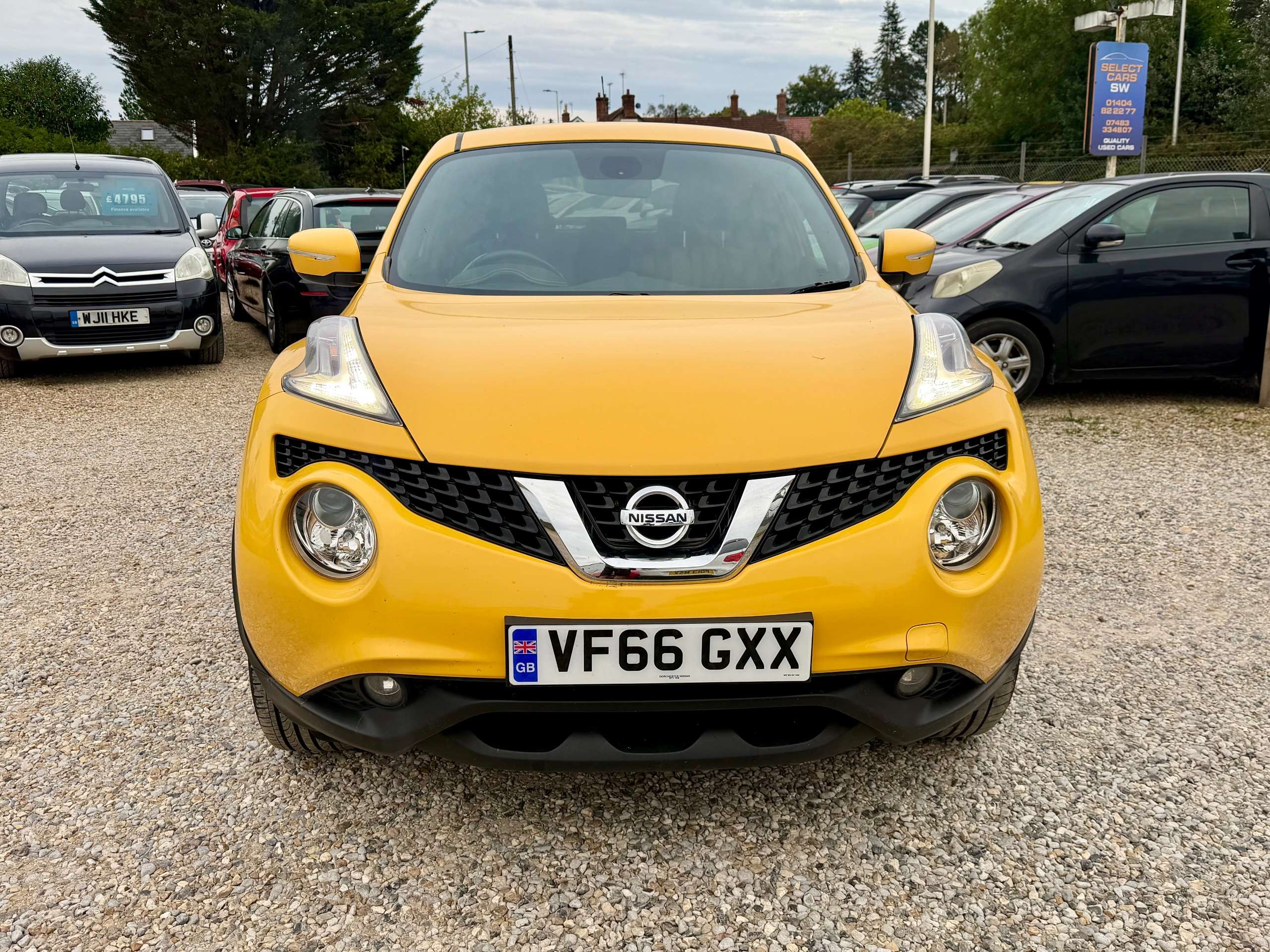A 2017 NISSAN JUKE 1.5 dCi N-Connecta SUV 5dr Diesel Manual Euro 6 (s/s) (110 ps) A 2017 NISSAN JUKE 1.5 dCi N-Connecta SUV 5dr Diesel Manual Euro 6 (s/s) (110 ps)