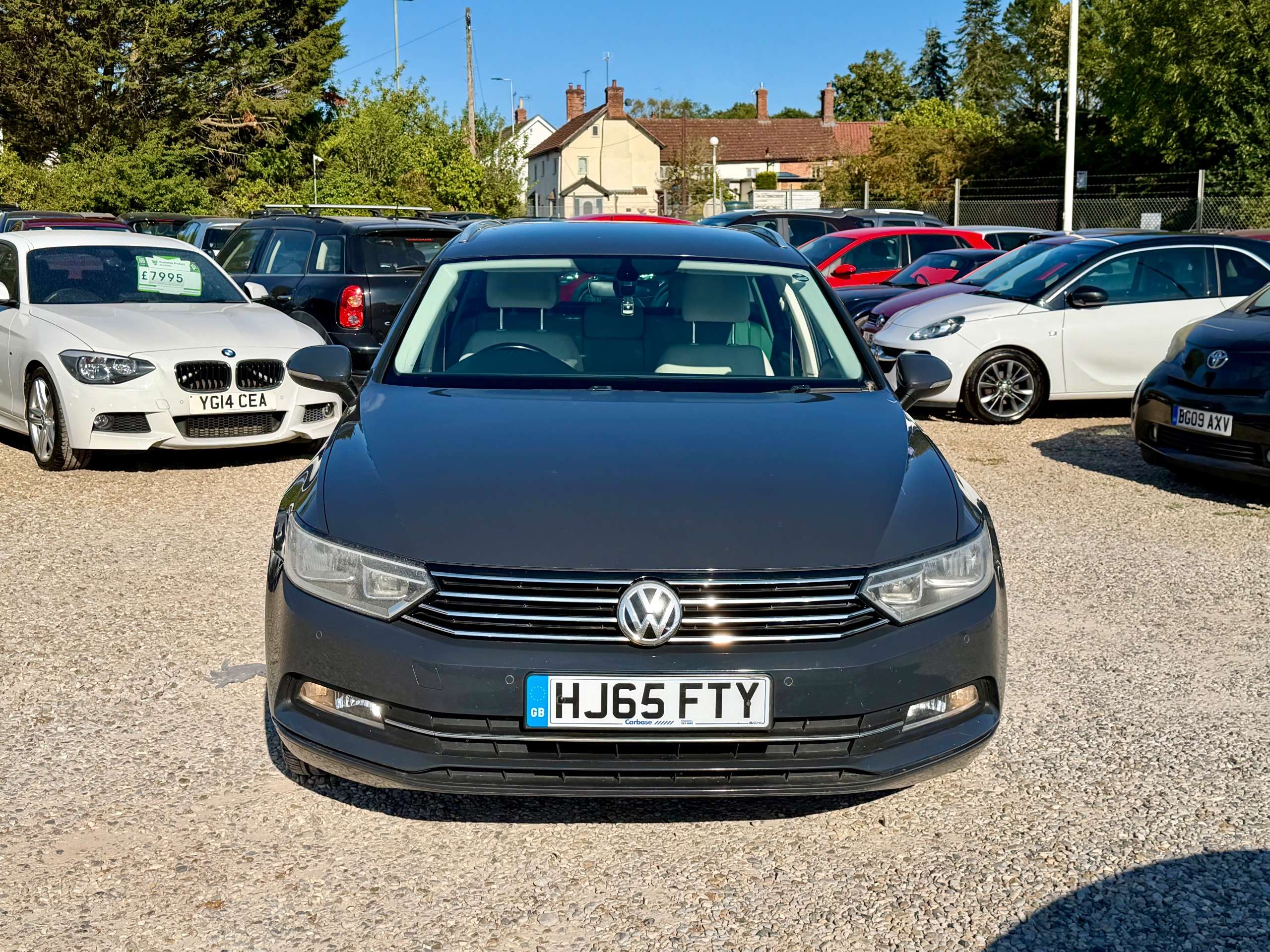 A 2015 VOLKSWAGEN PASSAT 1.6 TDI BlueMotion Tech SE Business Estate 5dr Diesel Manual Euro 6 (s/s) (120 ps) A 2015 VOLKSWAGEN PASSAT 1.6 TDI BlueMotion Tech SE Business Estate 5dr Diesel Manual Euro 6 (s/s) (120 ps)