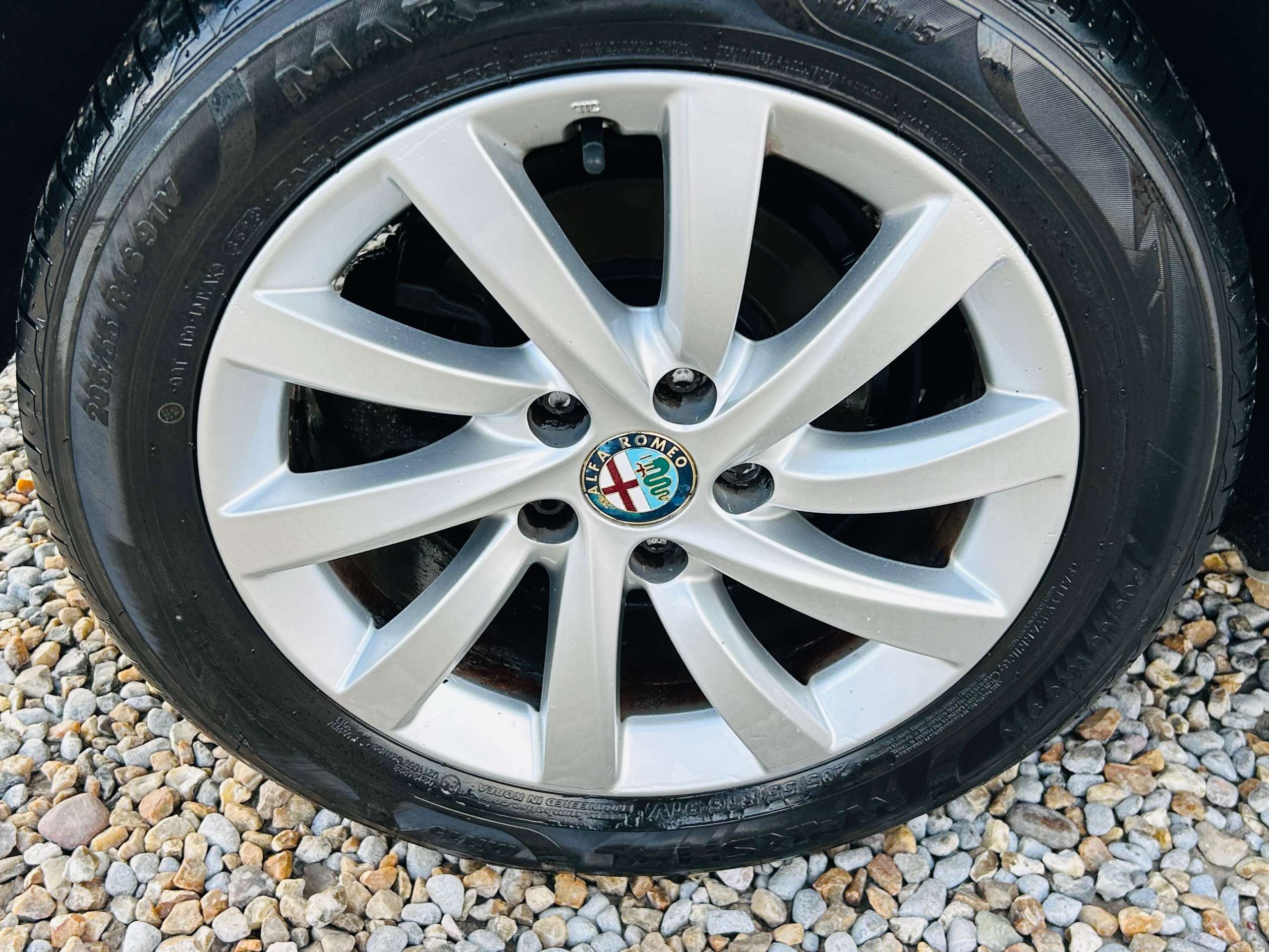 A 2015 ALFA ROMEO GIULIETTA 1.6 JTDM-2 Business Edition Hatchback 5dr Diesel Manual Euro 6 (s/s) (120 bhp) A 2015 ALFA ROMEO GIULIETTA 1.6 JTDM-2 Business Edition Hatchback 5dr Diesel Manual Euro 6 (s/s) (120 bhp)