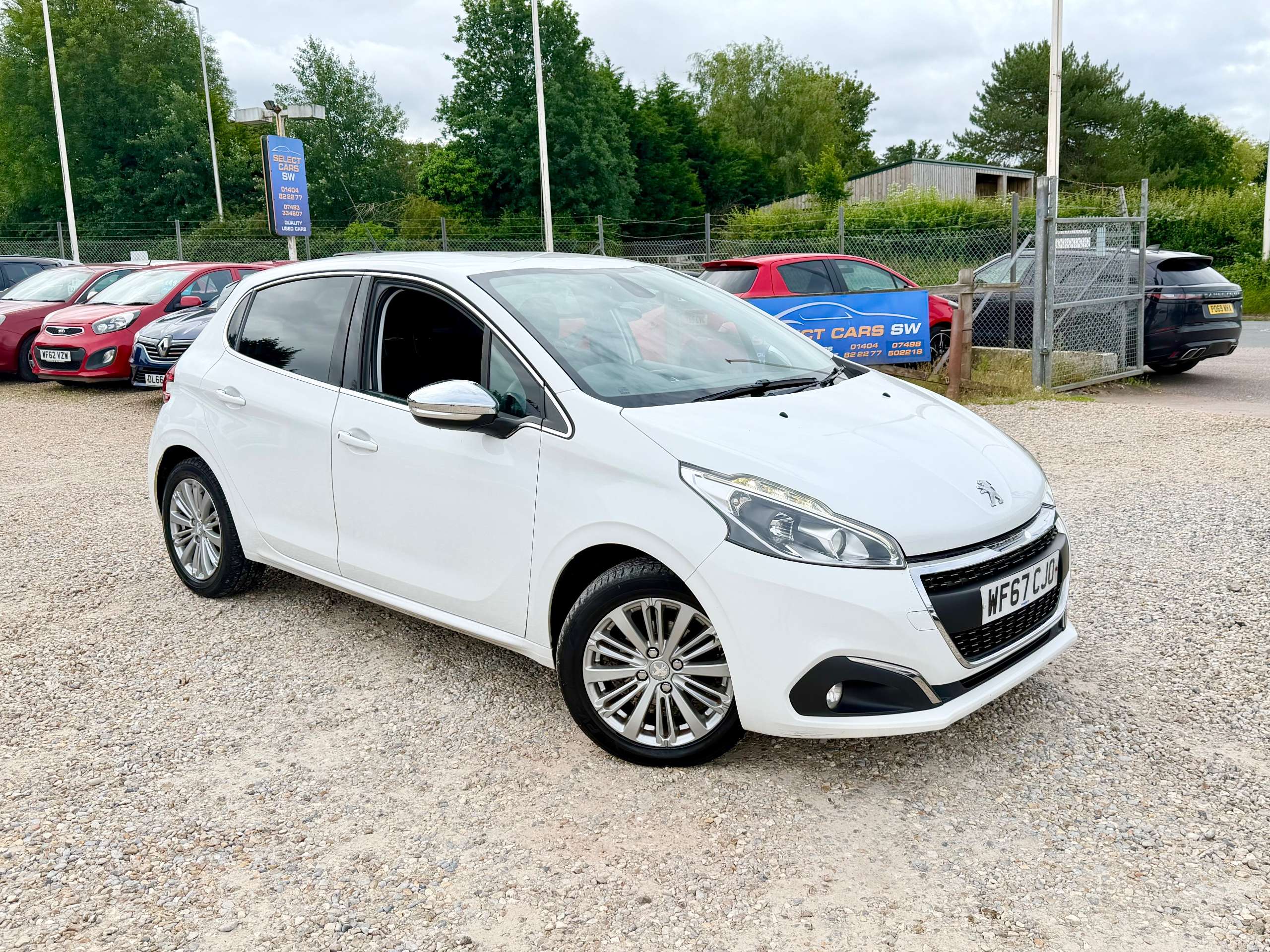 A 2017 PEUGEOT 208 1.6 BlueHDi Allure Hatchback 5dr Diesel Manual Euro 6 (s/s) (100 ps) A 2017 PEUGEOT 208 1.6 BlueHDi Allure Hatchback 5dr Diesel Manual Euro 6 (s/s) (100 ps)