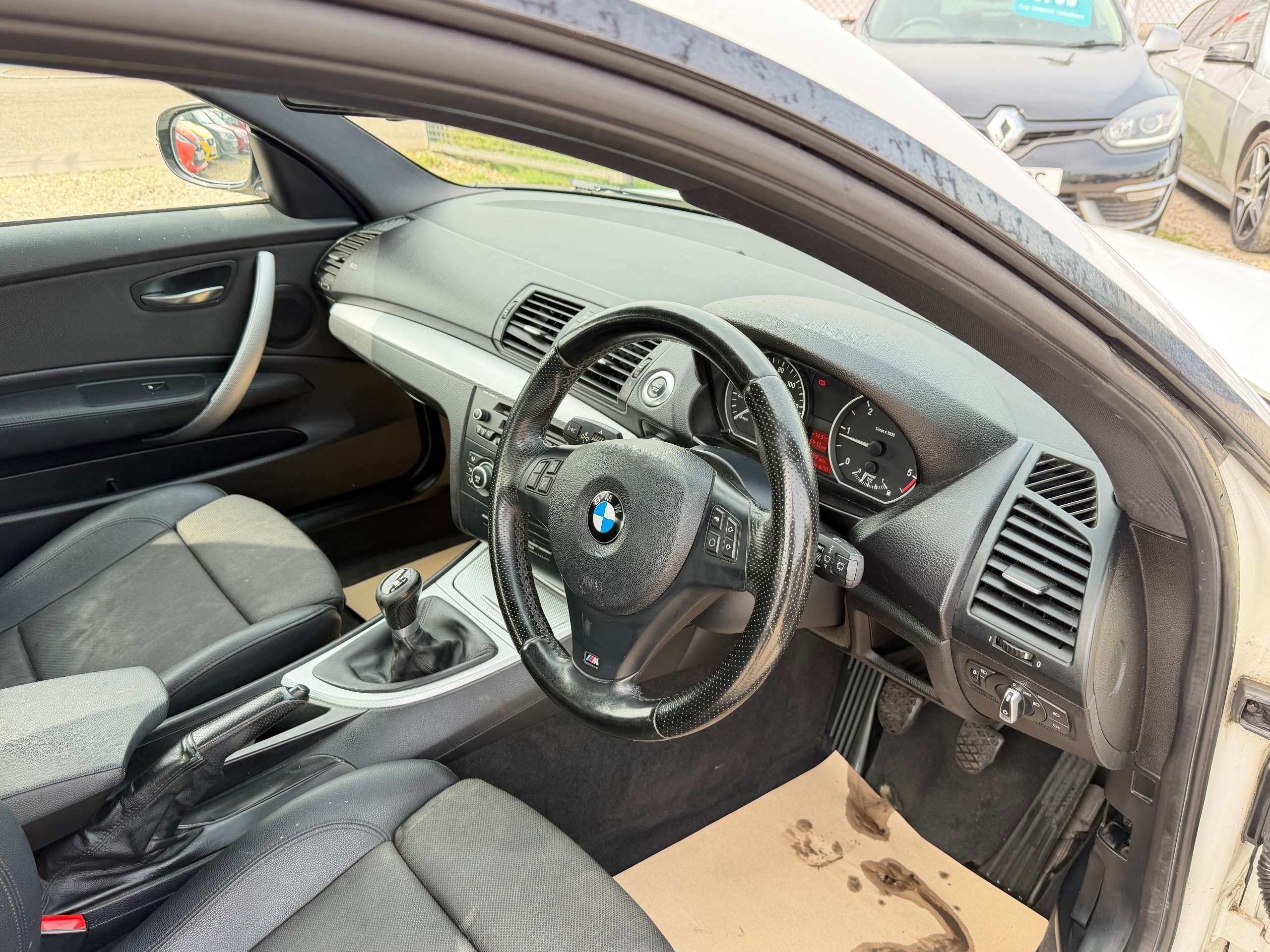 A 2012 BMW 1 SERIES 2.0 118d M Sport Coupe 2dr Diesel Manual Euro 5 (s/s) (143 ps) A 2012 BMW 1 SERIES 2.0 118d M Sport Coupe 2dr Diesel Manual Euro 5 (s/s) (143 ps)
