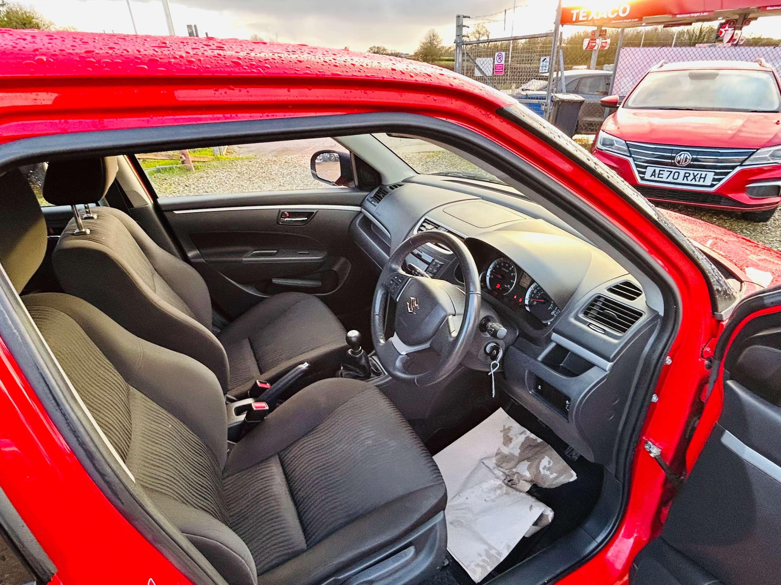 A 2013 SUZUKI SWIFT 1.2 SZ2 Hatchback 5dr Petrol Manual Euro 5 (94 ps) A 2013 SUZUKI SWIFT 1.2 SZ2 Hatchback 5dr Petrol Manual Euro 5 (94 ps)