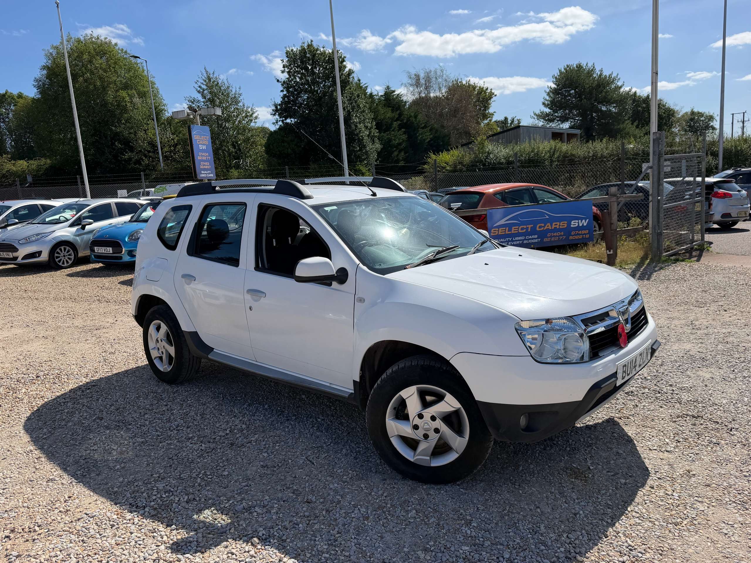 A 2014 DACIA DUSTER 1.5 dCi Laureate SUV 5dr Diesel Manual 4WD Euro 5 (110 ps) A 2014 DACIA DUSTER 1.5 dCi Laureate SUV 5dr Diesel Manual 4WD Euro 5 (110 ps)