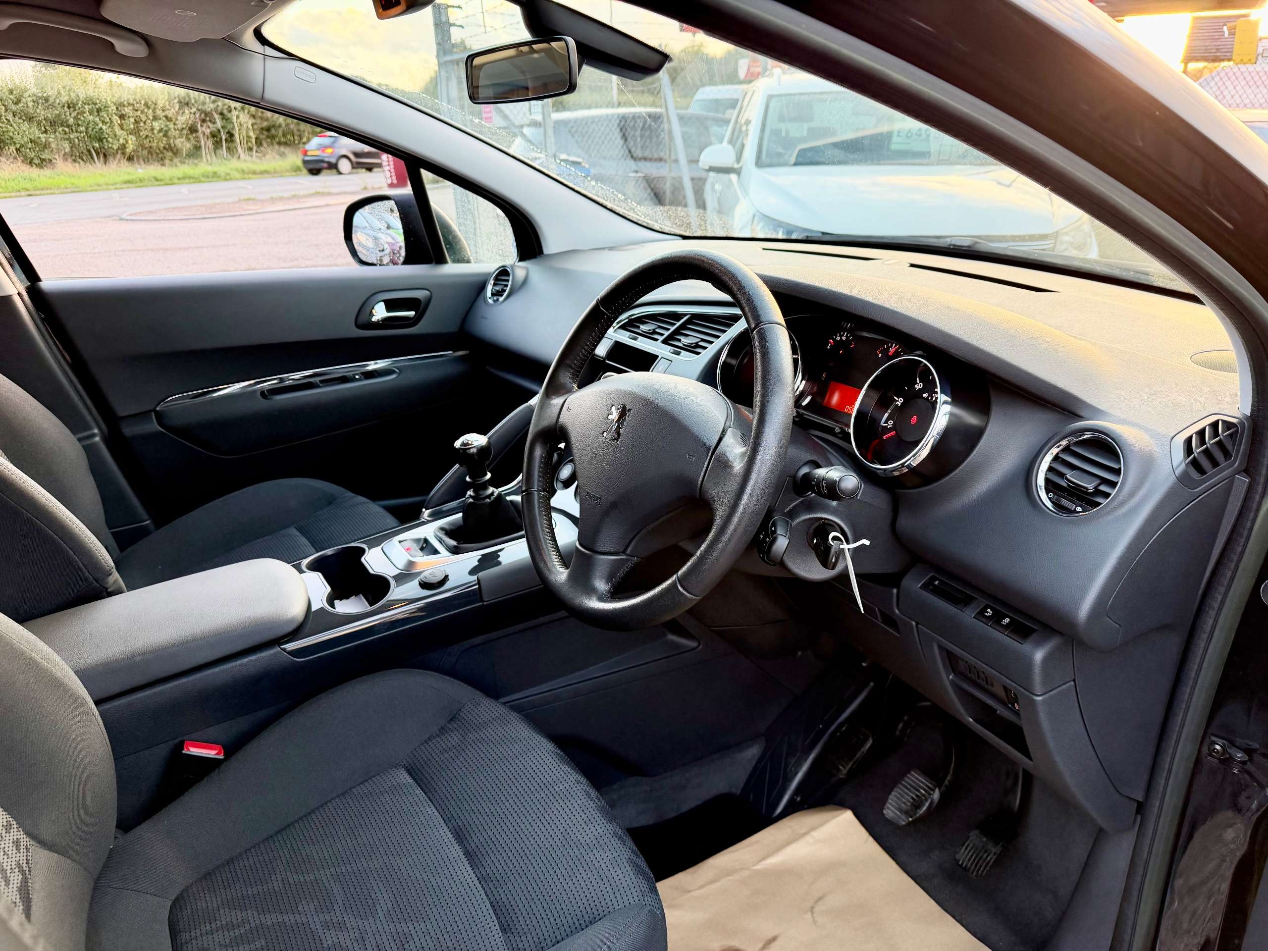 A 2013 PEUGEOT 3008 1.6 HDi Active SUV 5dr Diesel Manual Euro 5 (115 ps) A 2013 PEUGEOT 3008 1.6 HDi Active SUV 5dr Diesel Manual Euro 5 (115 ps)